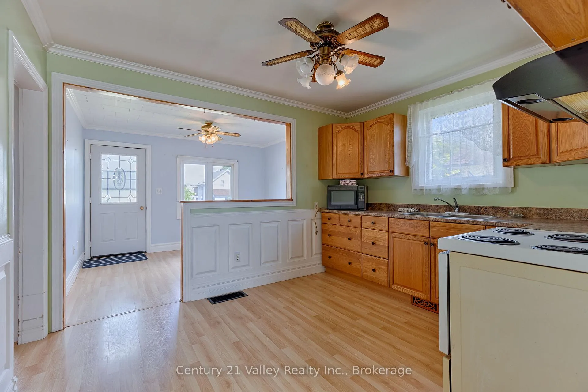 Photo 18 of 347 Joffre Avenue, Renfrew — HOMEH