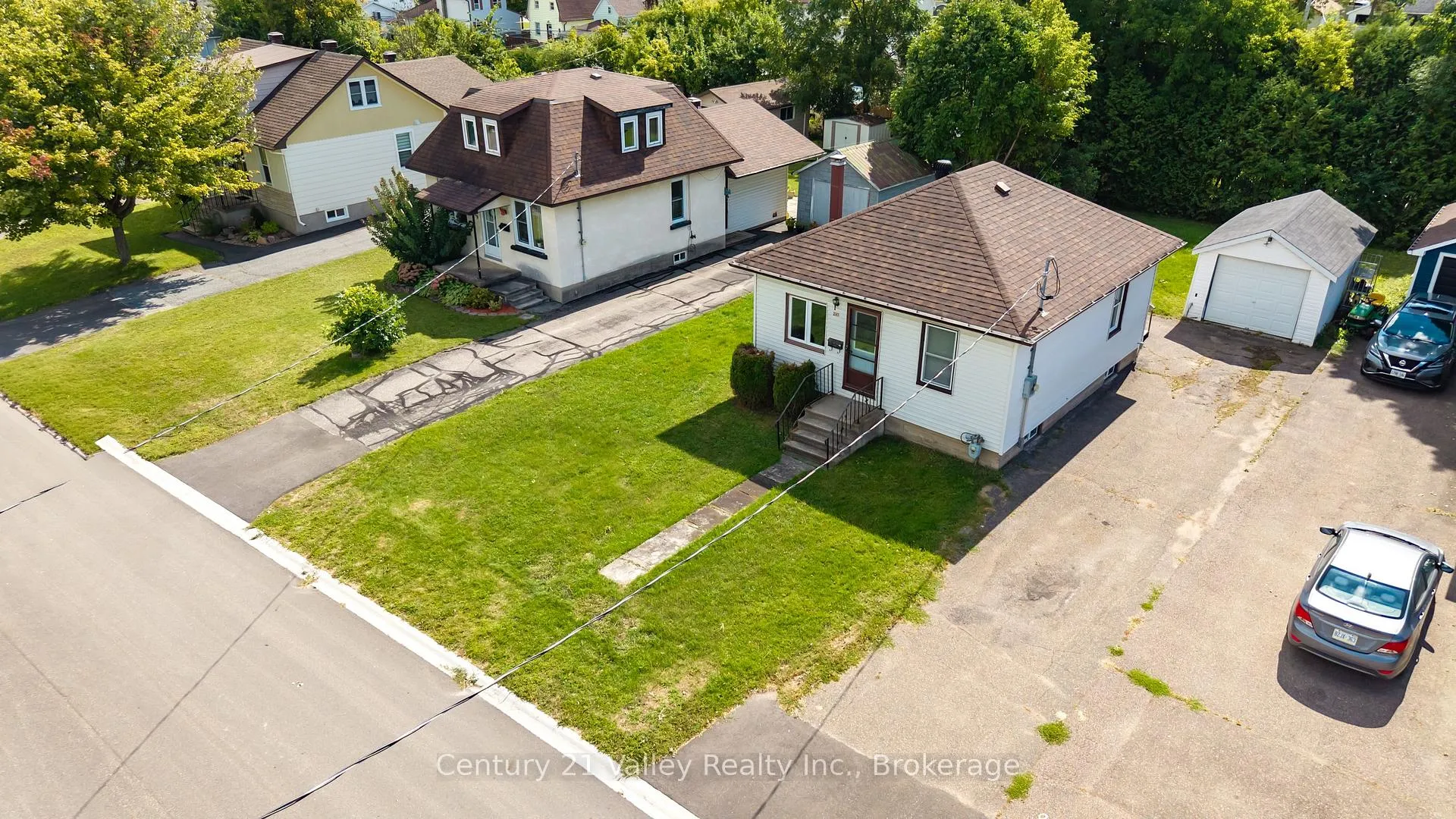 Photo 20 of 347 Joffre Avenue, Renfrew — HOMEH