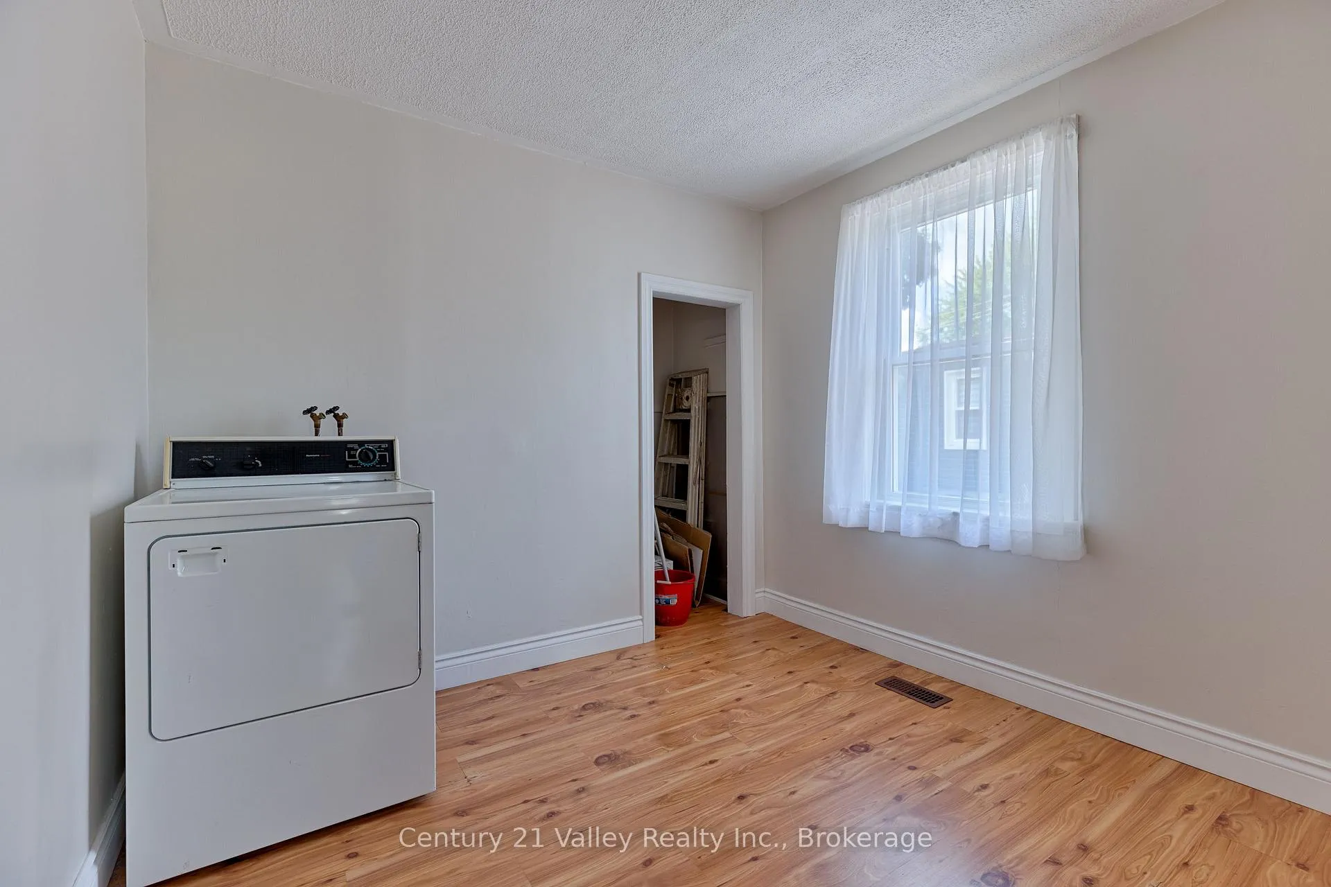 Photo 27 of 347 Joffre Avenue, Renfrew — HOMEH