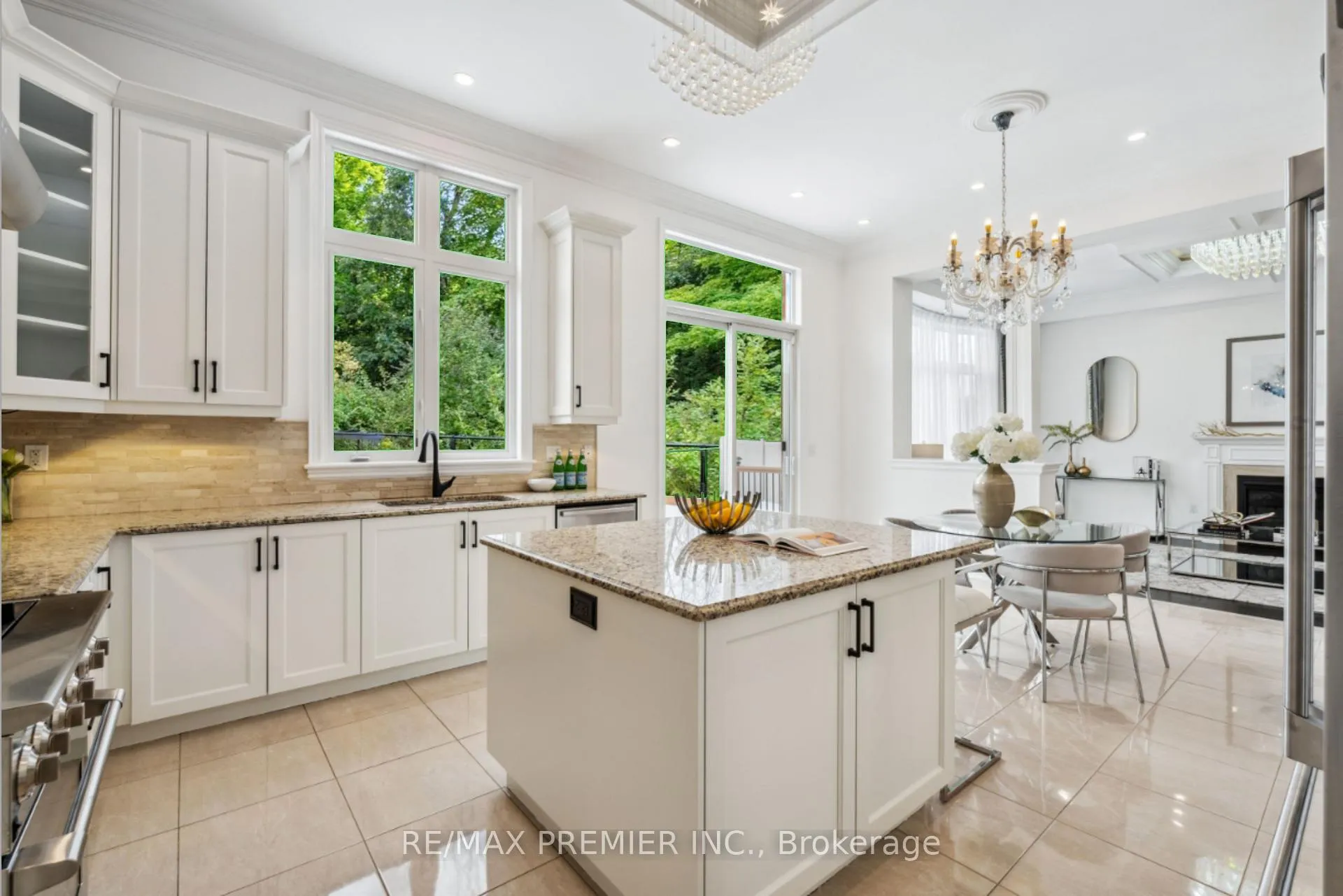 Photo 6 of 76 Heintzman Crescent, Vaughan, Patterson — HOMEH