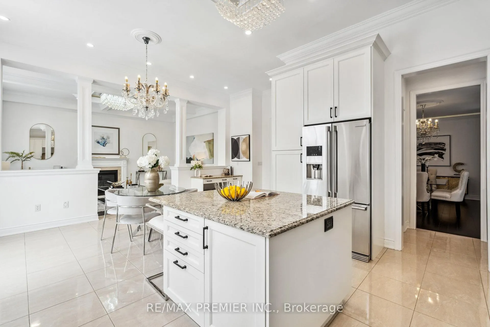 Photo 7 of 76 Heintzman Crescent, Vaughan, Patterson — HOMEH