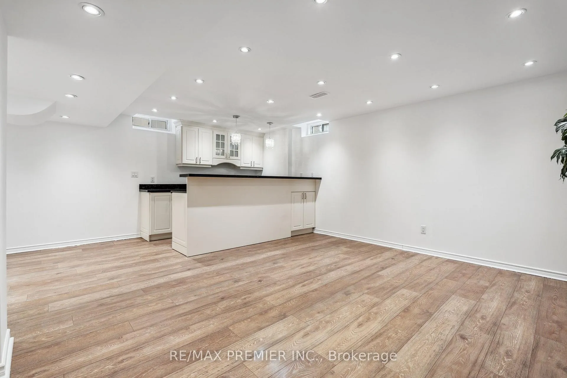 Photo 24 of 76 Heintzman Crescent, Vaughan, Patterson — HOMEH