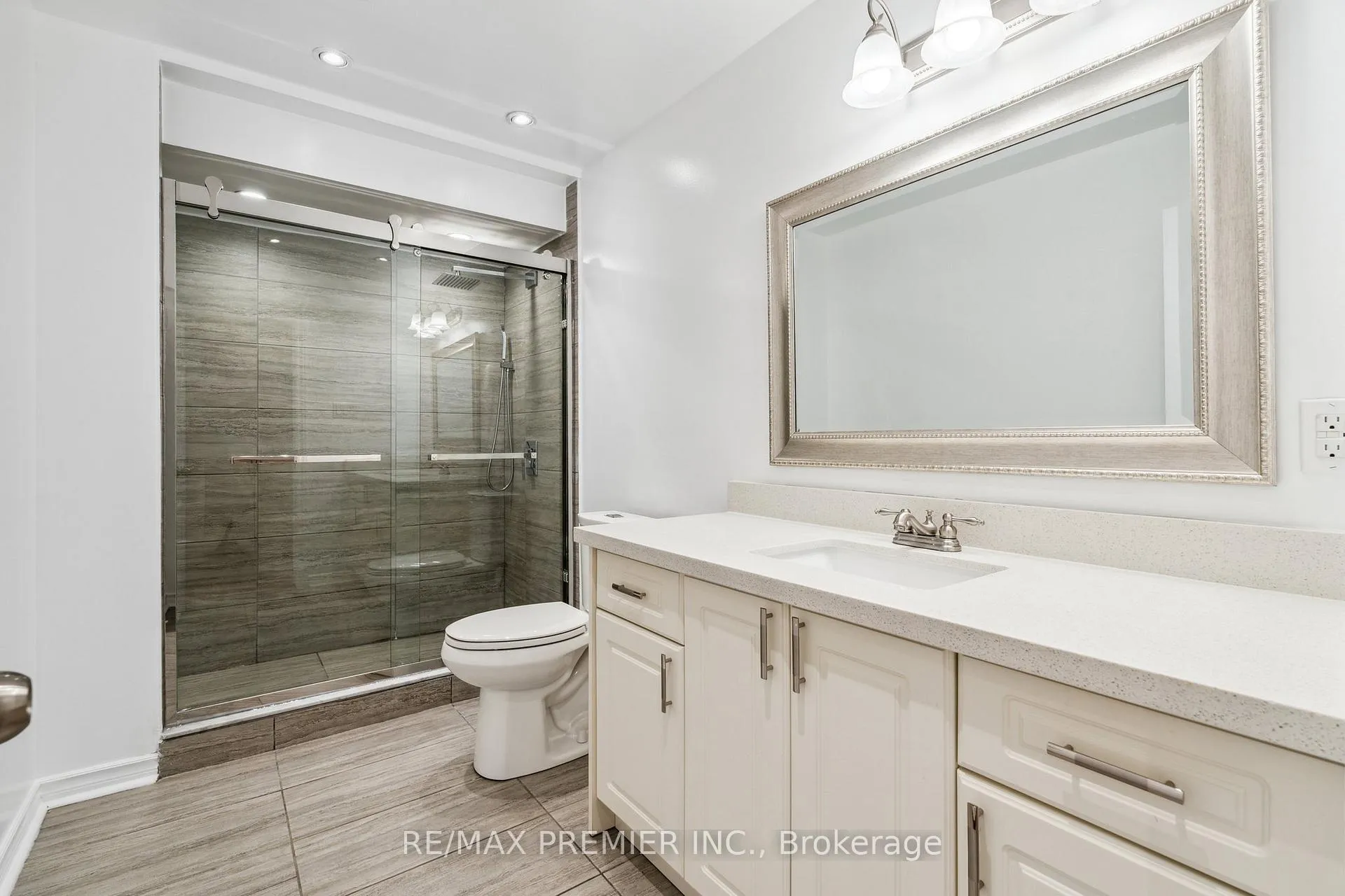 Photo 26 of 76 Heintzman Crescent, Vaughan, Patterson — HOMEH