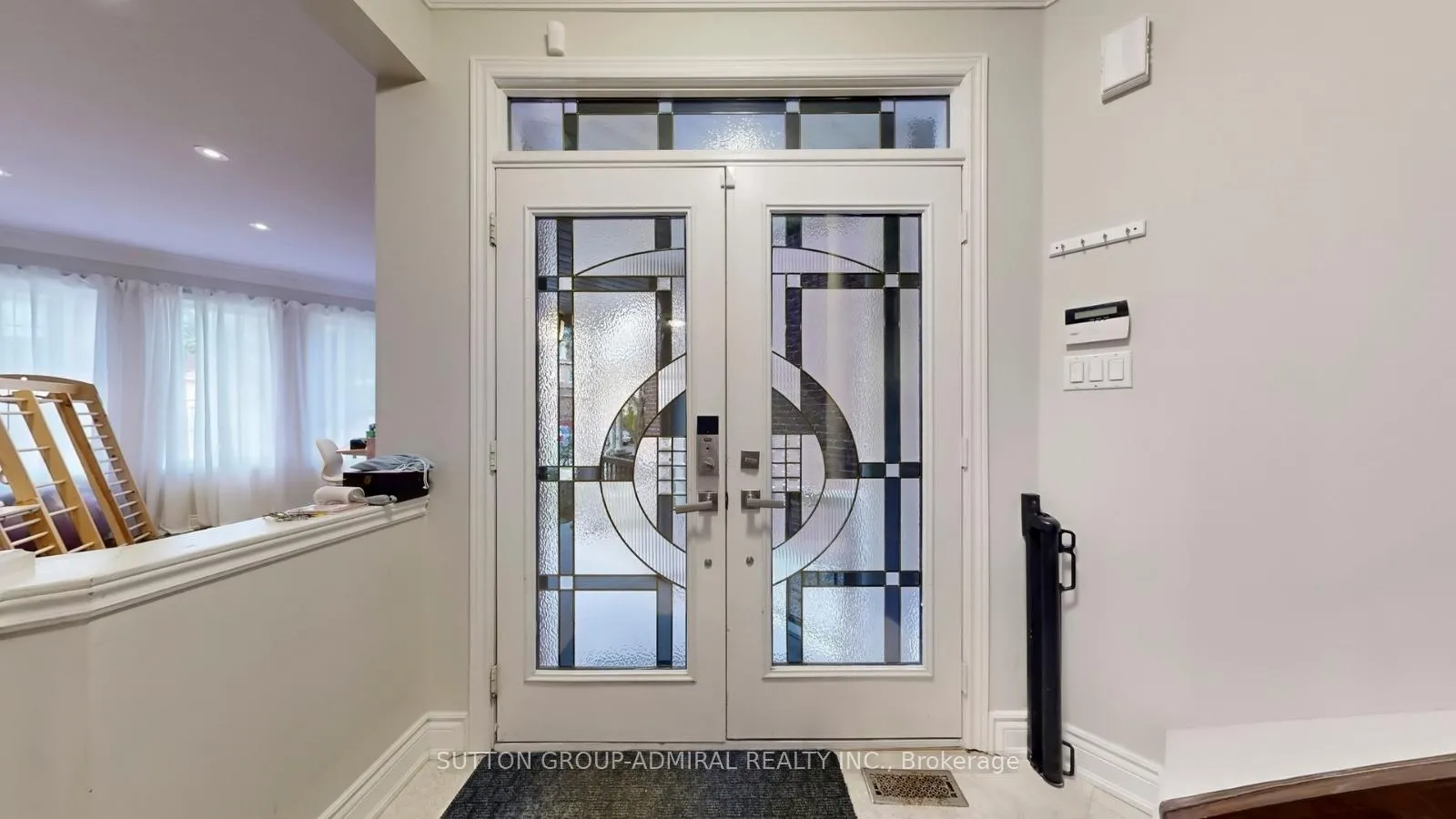 Photo 2 of 63 Seabreeze Avenue, Vaughan, Patterson — HOMEH