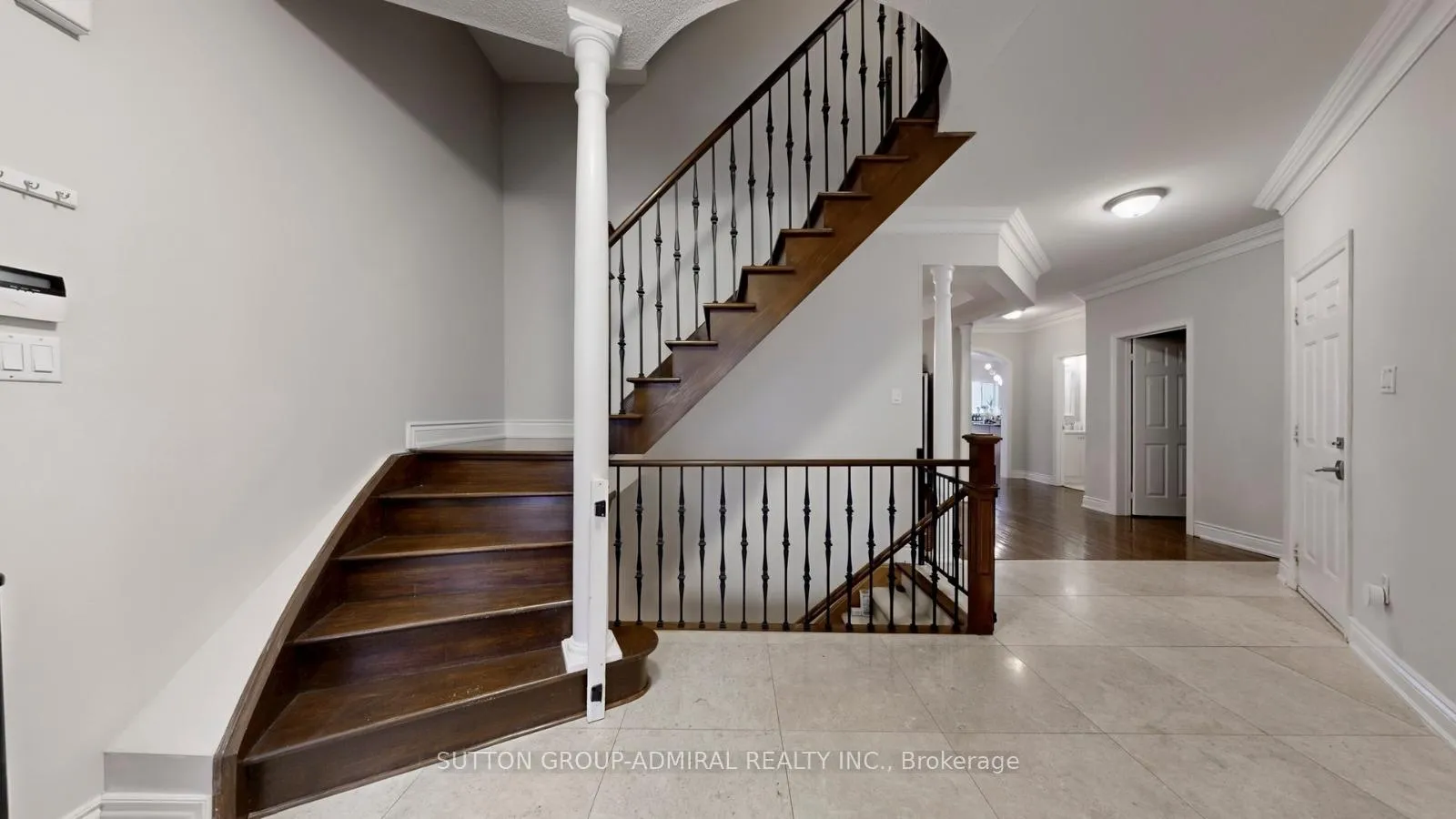 Photo 3 of 63 Seabreeze Avenue, Vaughan, Patterson — HOMEH