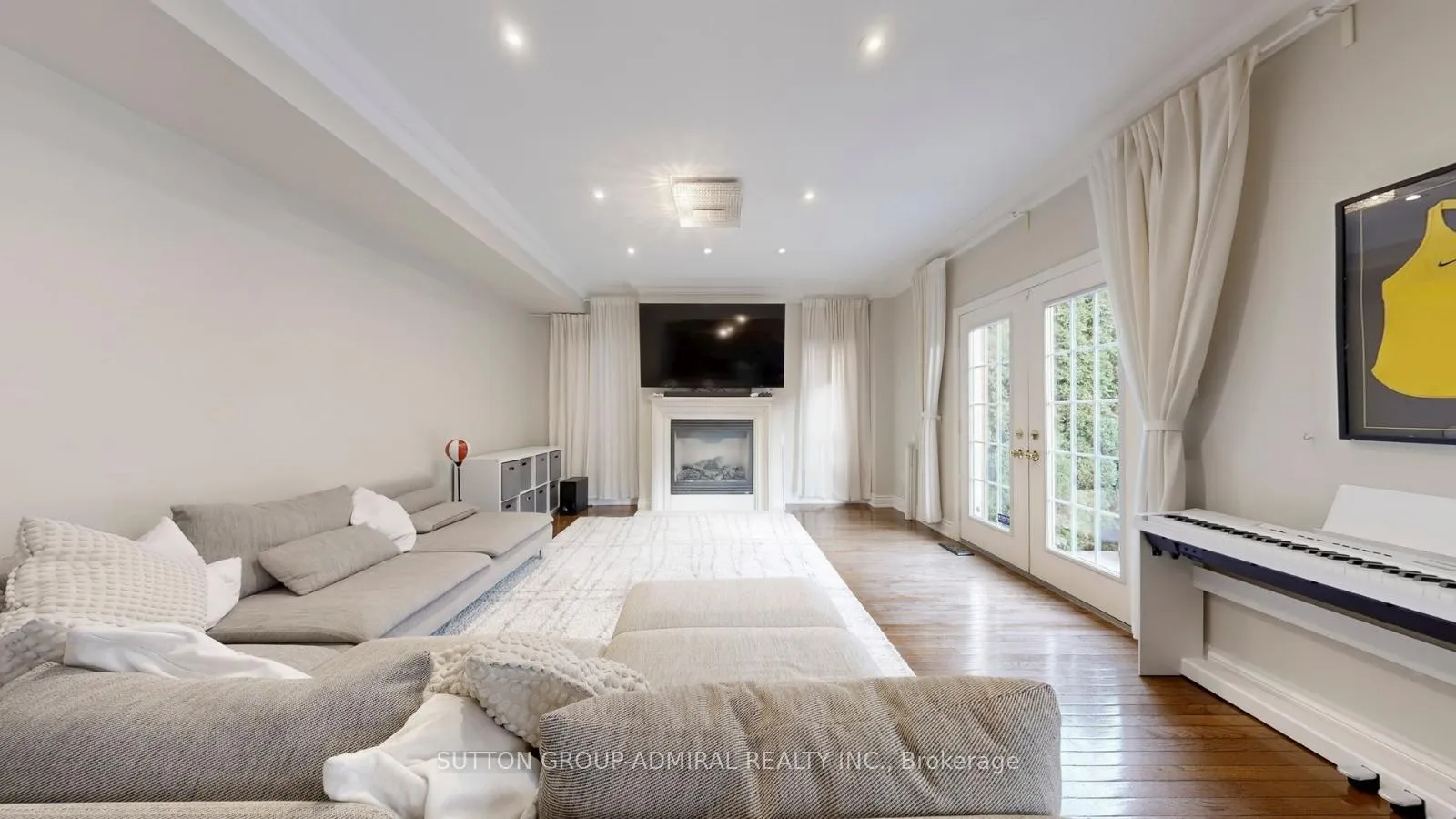 Photo 4 of 63 Seabreeze Avenue, Vaughan, Patterson — HOMEH