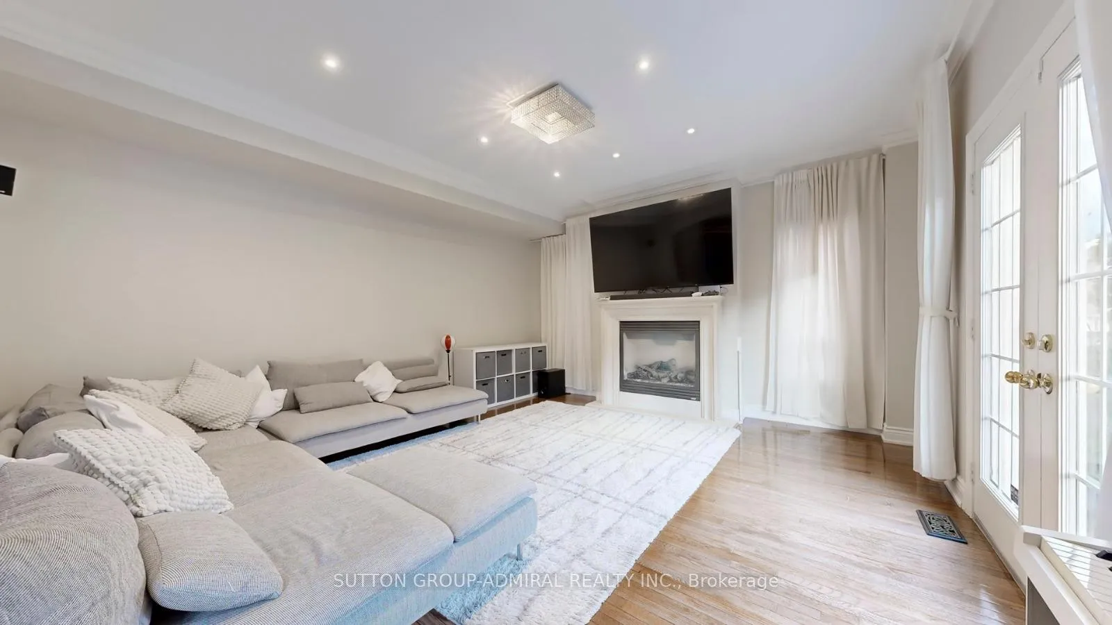 Photo 5 of 63 Seabreeze Avenue, Vaughan, Patterson — HOMEH