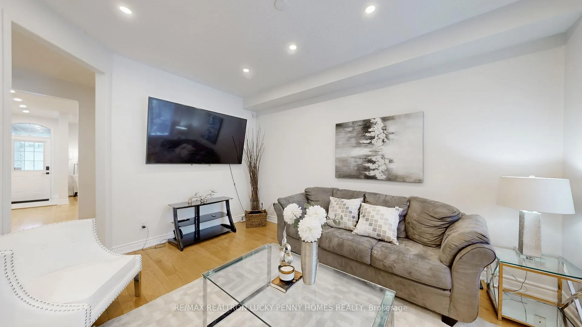 Photo 14 of 617 Fred McLaren Boulevard, Markham, Wismer — HOMEH