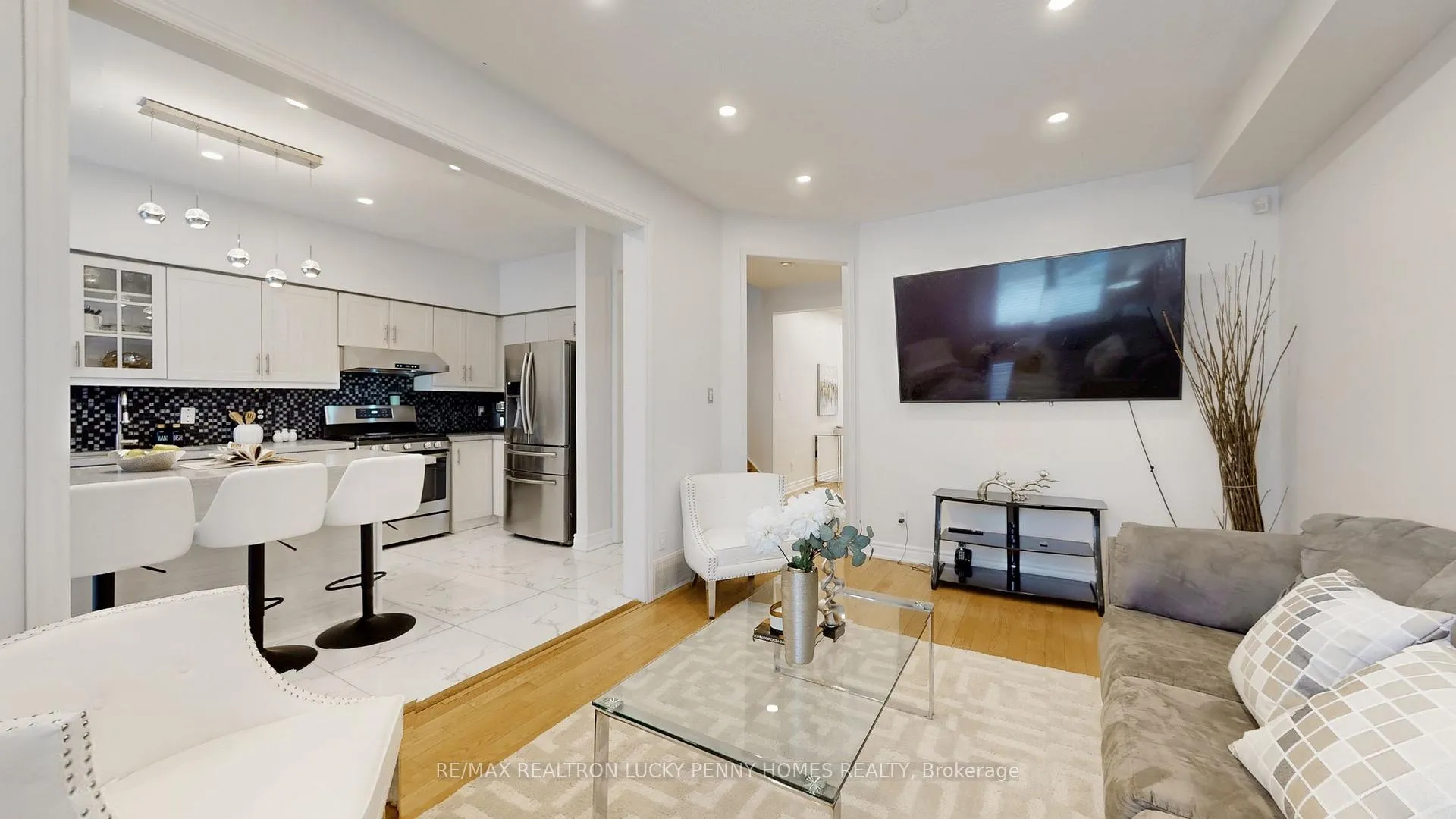 Photo 15 of 617 Fred McLaren Boulevard, Markham, Wismer — HOMEH