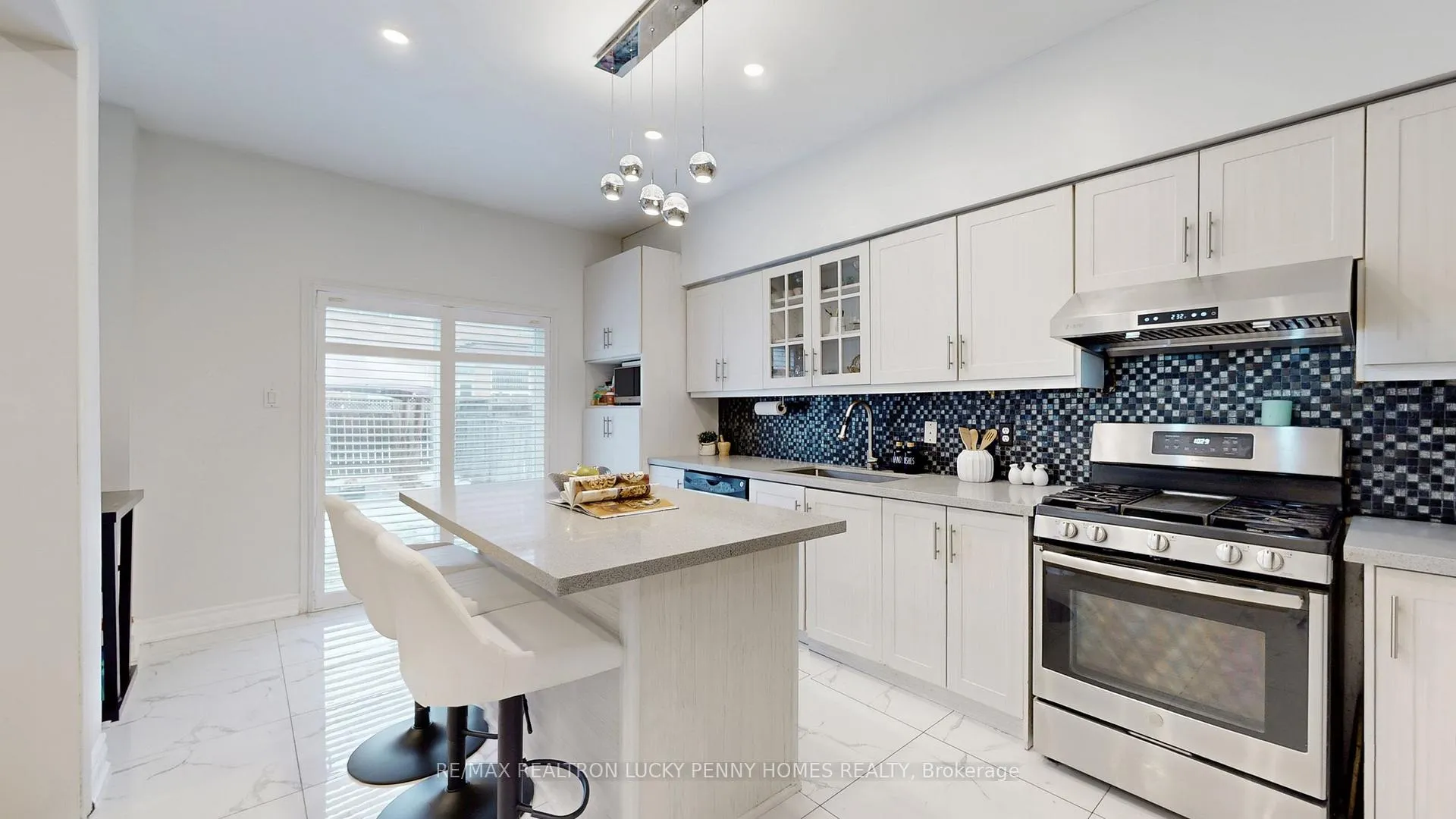 Photo 16 of 617 Fred McLaren Boulevard, Markham, Wismer — HOMEH