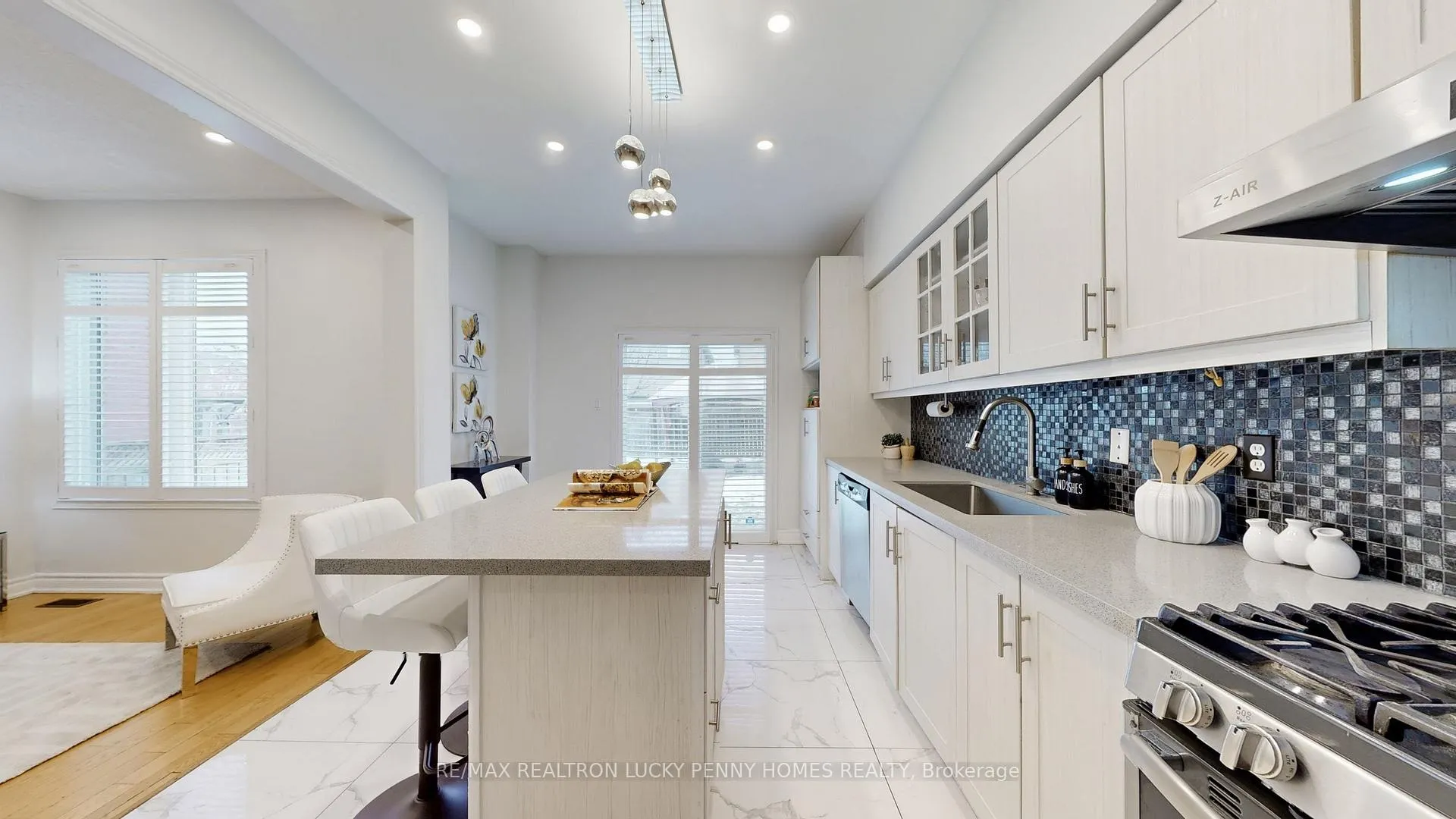 Photo 17 of 617 Fred McLaren Boulevard, Markham, Wismer — HOMEH