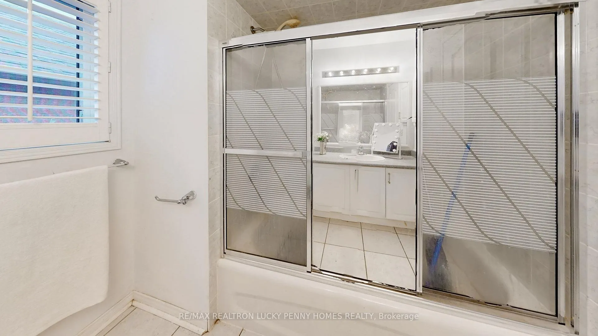 Photo 39 of 617 Fred McLaren Boulevard, Markham, Wismer — HOMEH