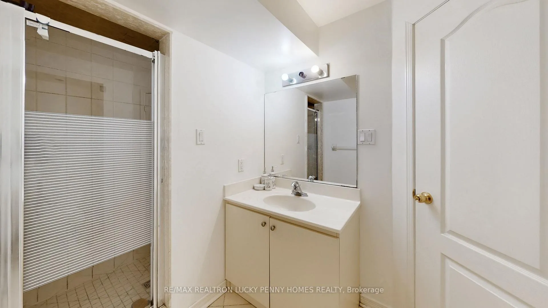 Photo 45 of 617 Fred McLaren Boulevard, Markham, Wismer — HOMEH