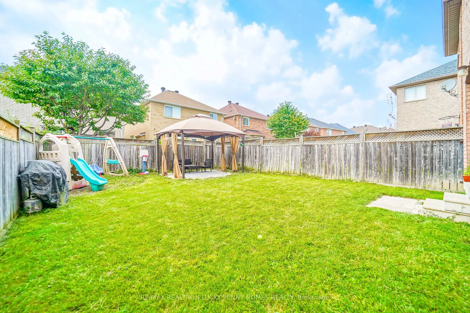 Photo 46 of 617 Fred McLaren Boulevard, Markham, Wismer — HOMEH