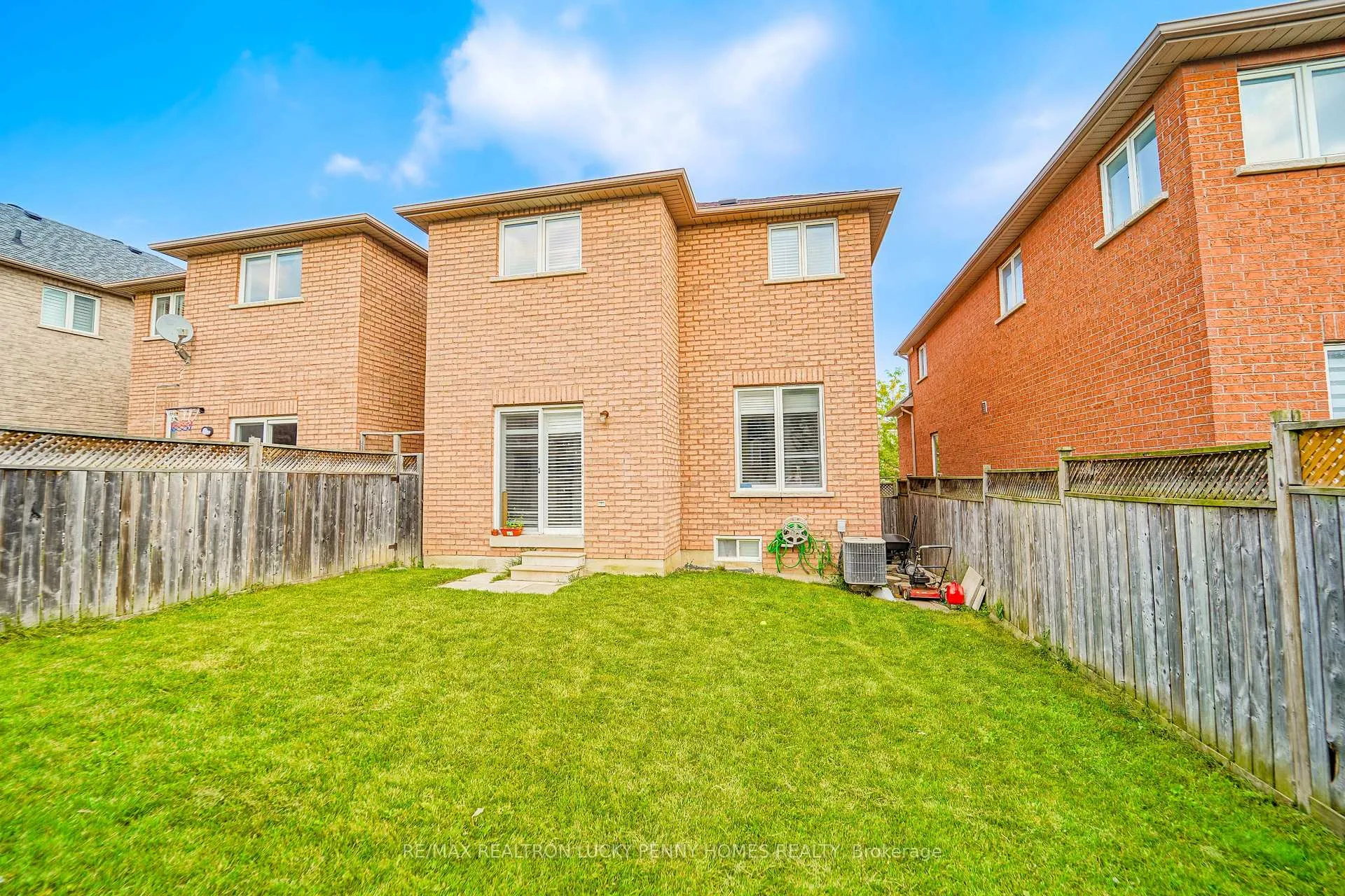Photo 48 of 617 Fred McLaren Boulevard, Markham, Wismer — HOMEH