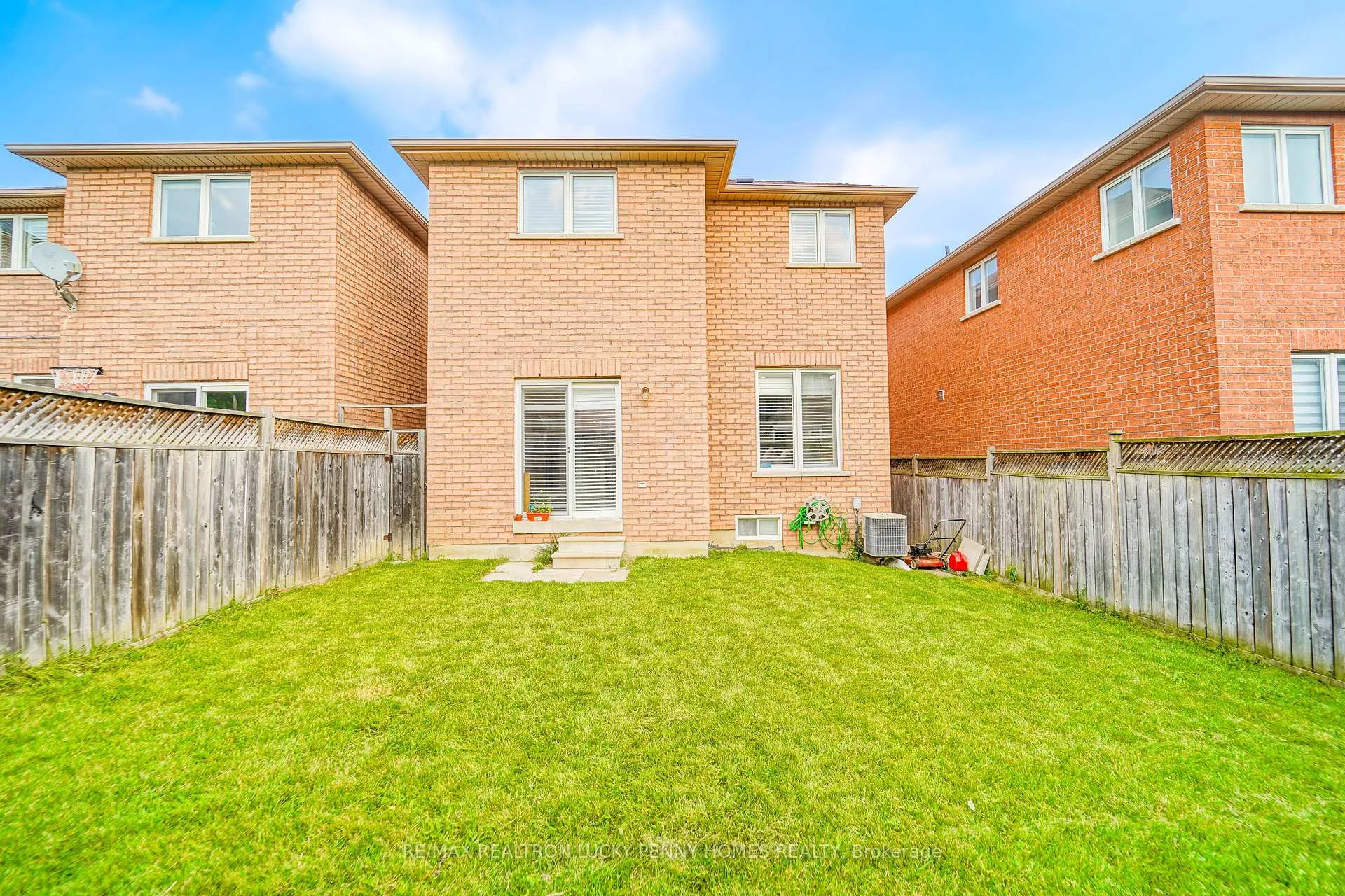 Photo 49 of 617 Fred McLaren Boulevard, Markham, Wismer — HOMEH