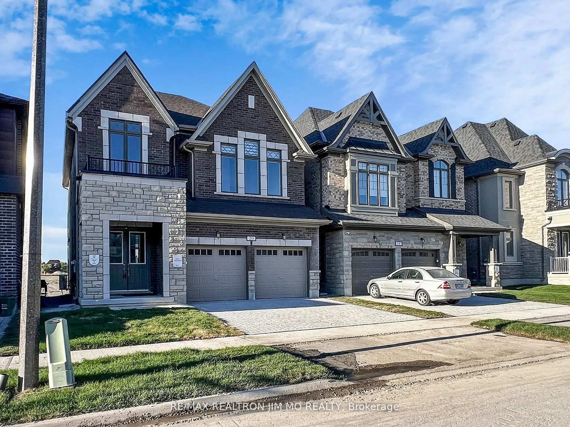 Photo 2 of 20 Nanhai Avenue, Markham, Angus Glen — HOMEH