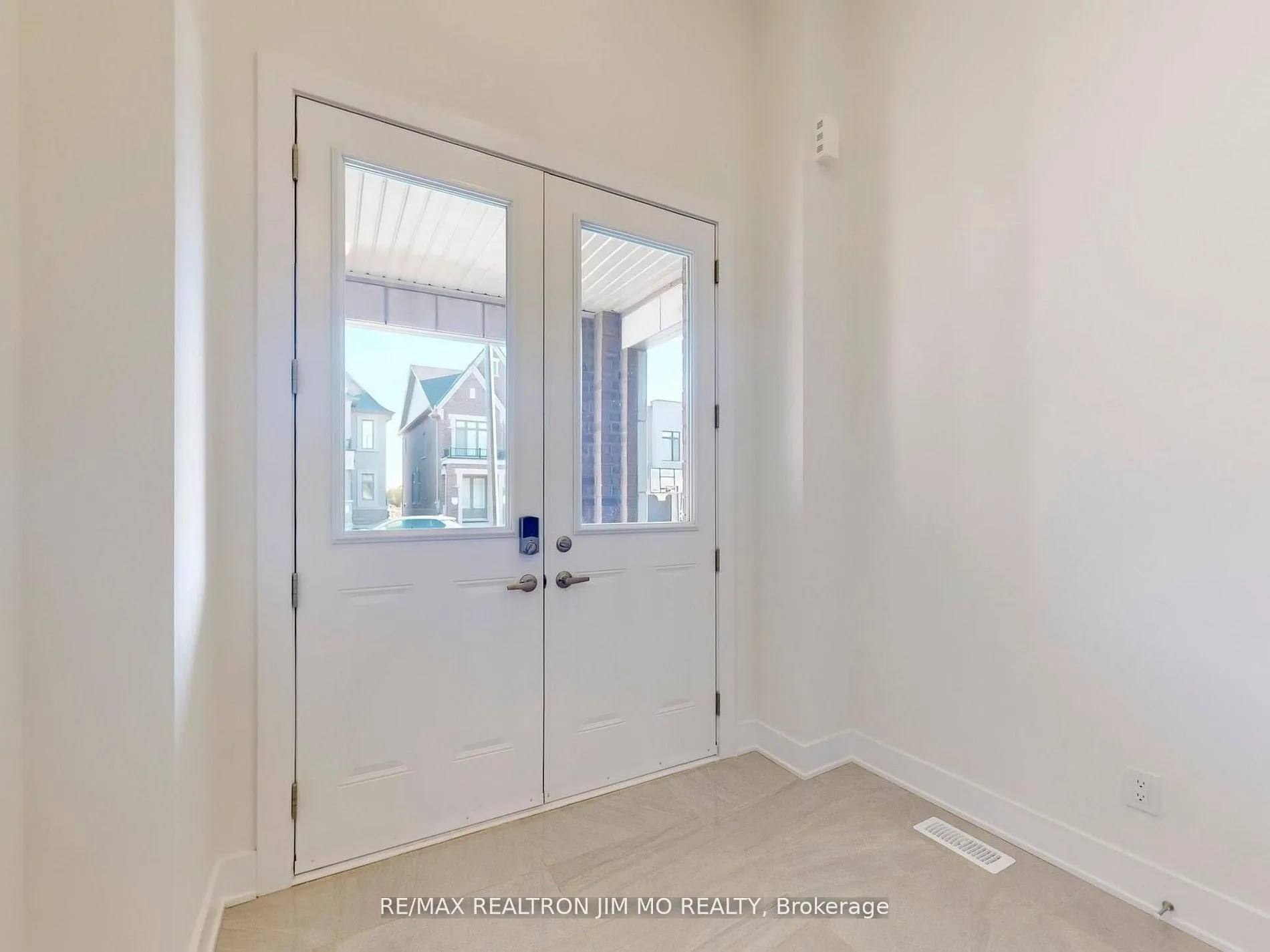 Photo 3 of 20 Nanhai Avenue, Markham, Angus Glen — HOMEH