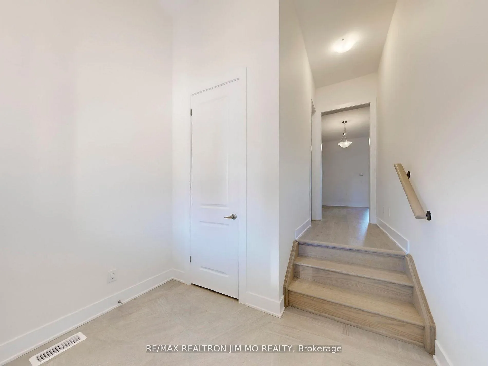Photo 4 of 20 Nanhai Avenue, Markham, Angus Glen — HOMEH