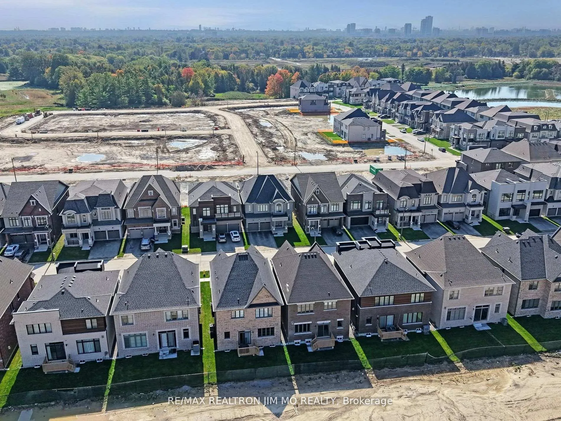Photo 33 of 20 Nanhai Avenue, Markham, Angus Glen — HOMEH