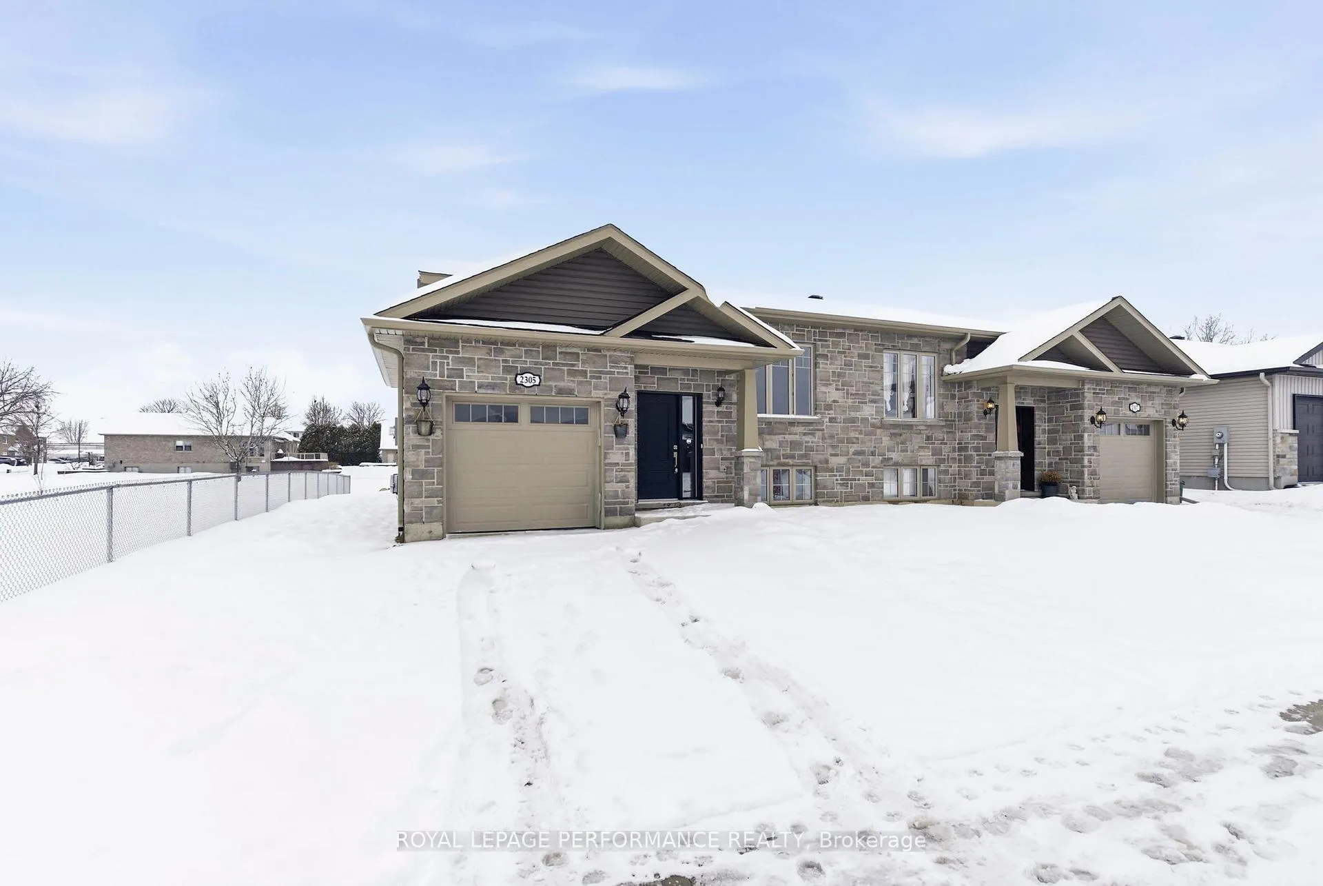 Photo 2 of 2305 Watson Crescent, Cornwall — HOMEH