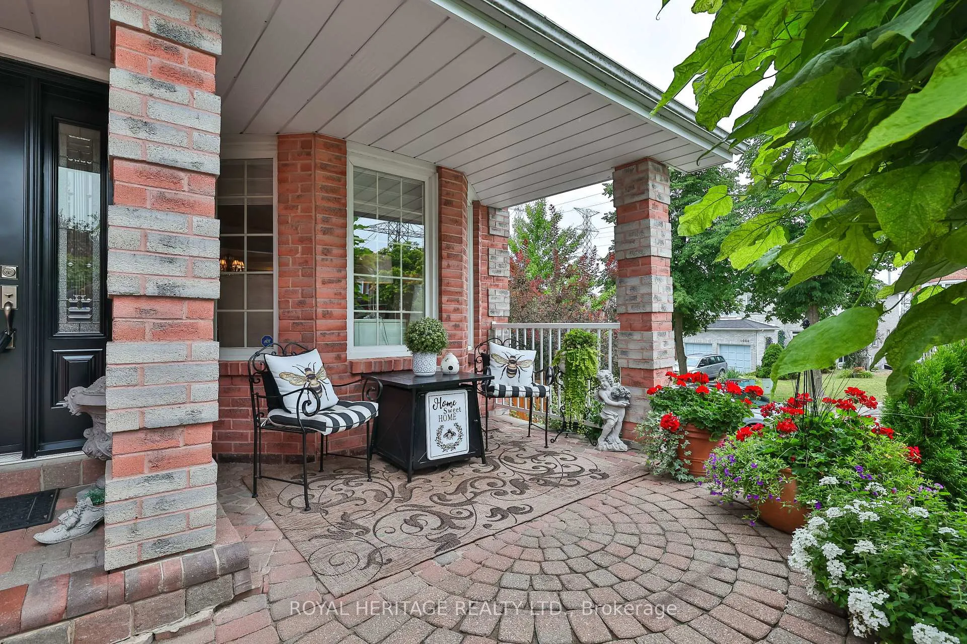 Photo 3 of 1097 Wildrose Crescent, Pickering, Liverpool — HOMEH