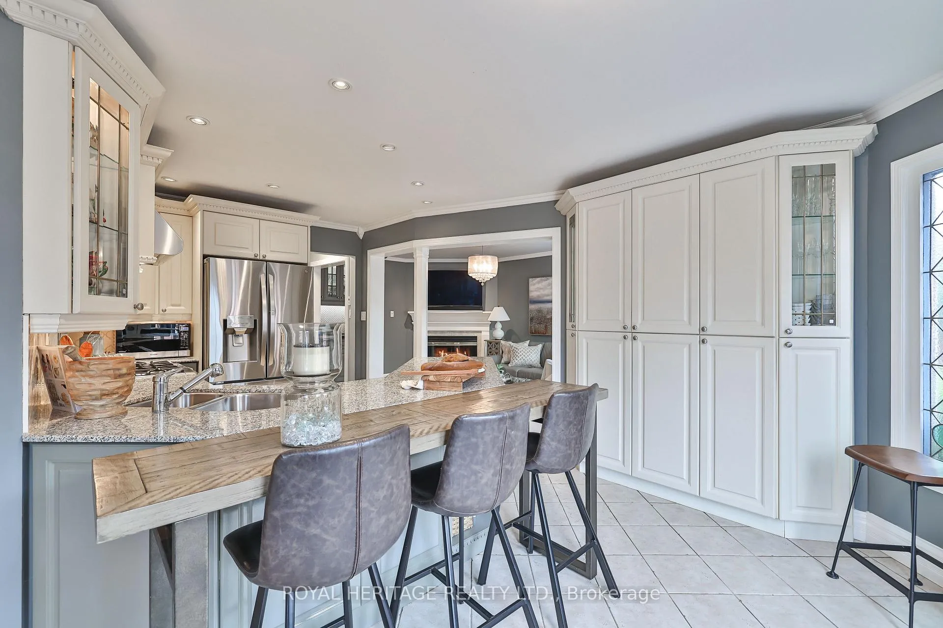 Photo 10 of 1097 Wildrose Crescent, Pickering, Liverpool — HOMEH