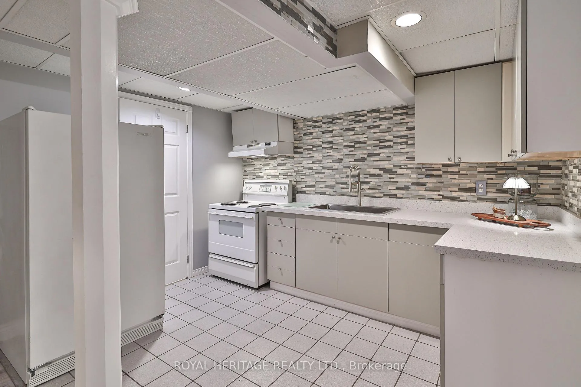 Photo 24 of 1097 Wildrose Crescent, Pickering, Liverpool — HOMEH