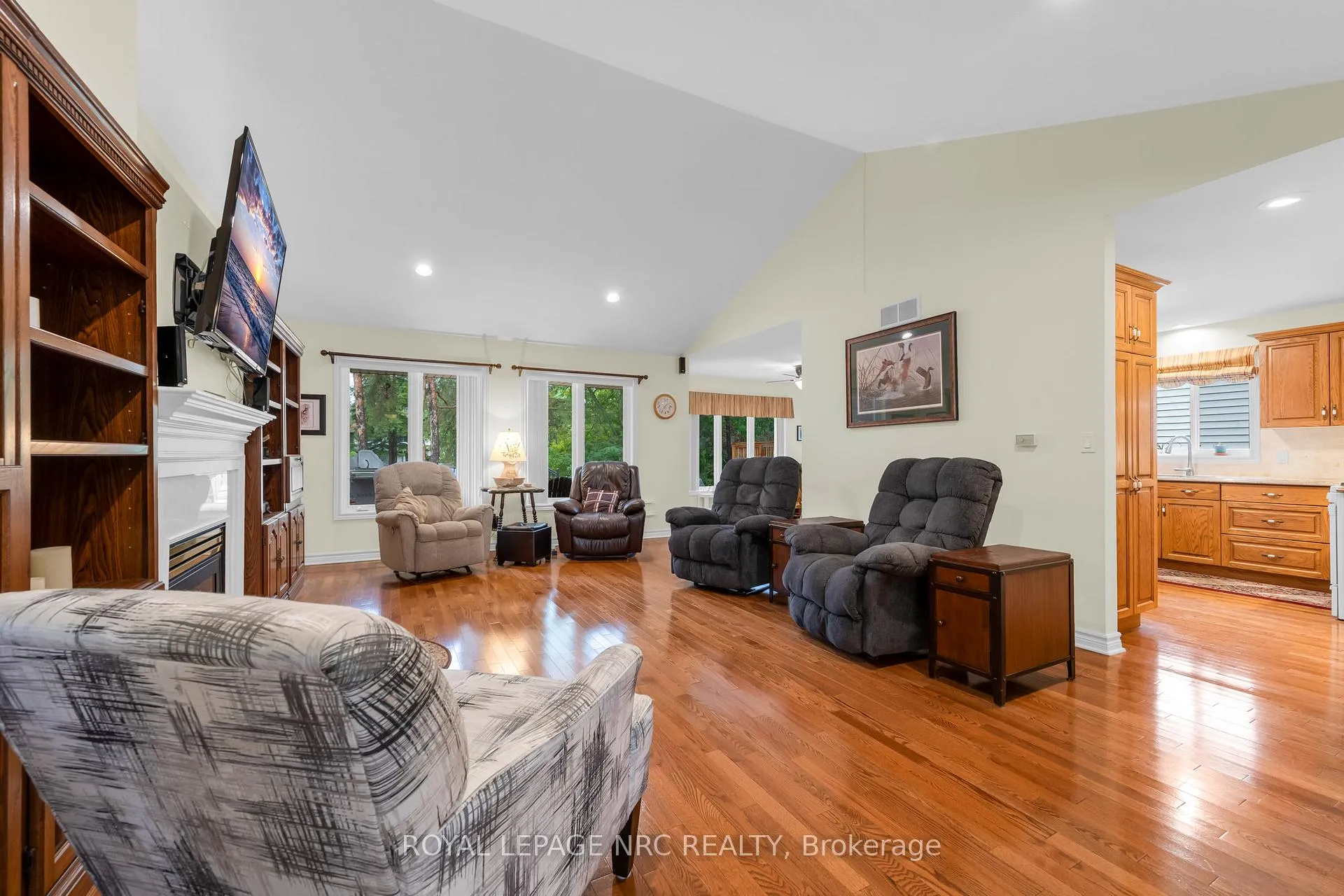 Photo 9 of 49 Cedar Park Drive, Welland, N. Welland — HOMEH
