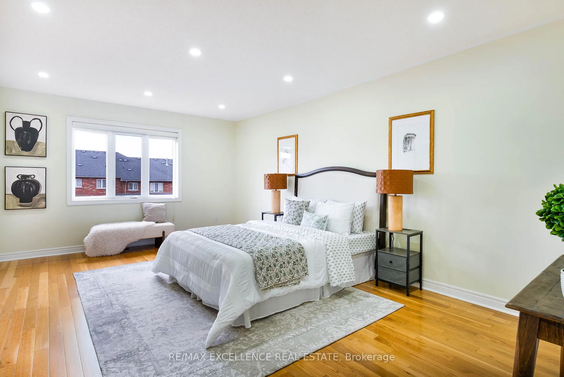Photo 10 of 41 Davos Road, Vaughan, Vellore Village — HOMEH