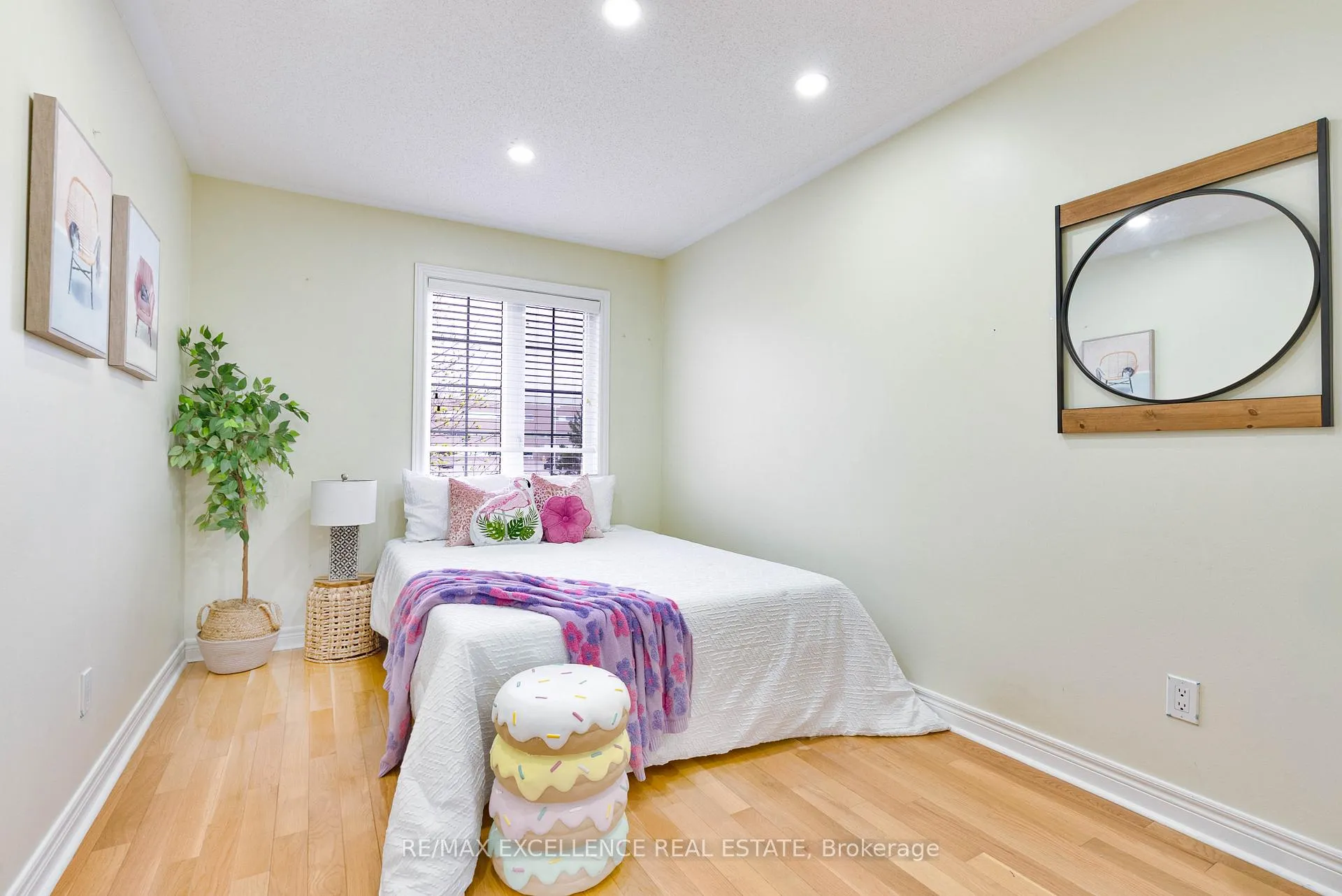 Photo 11 of 41 Davos Road, Vaughan, Vellore Village — HOMEH