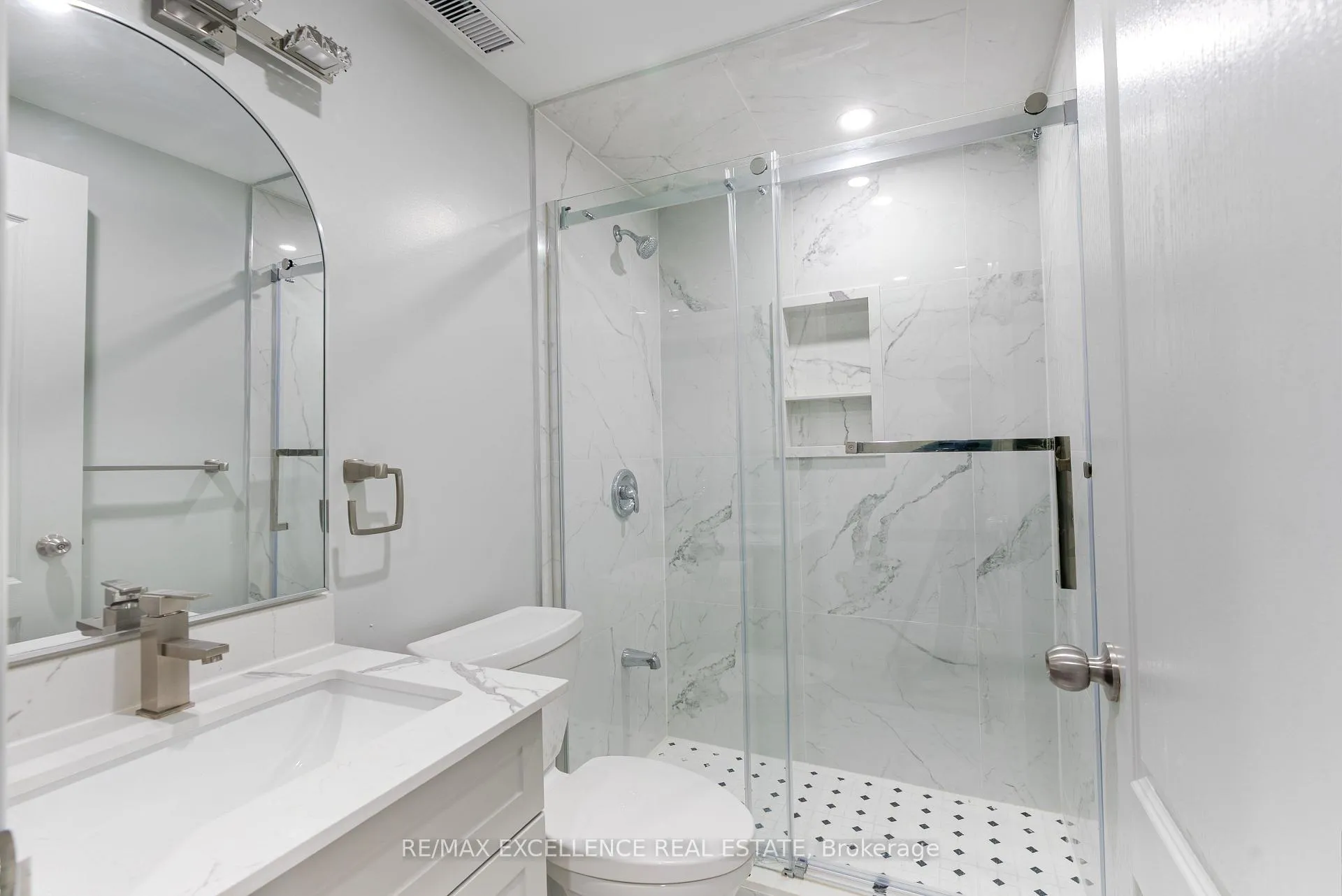 Photo 17 of 41 Davos Road, Vaughan, Vellore Village — HOMEH