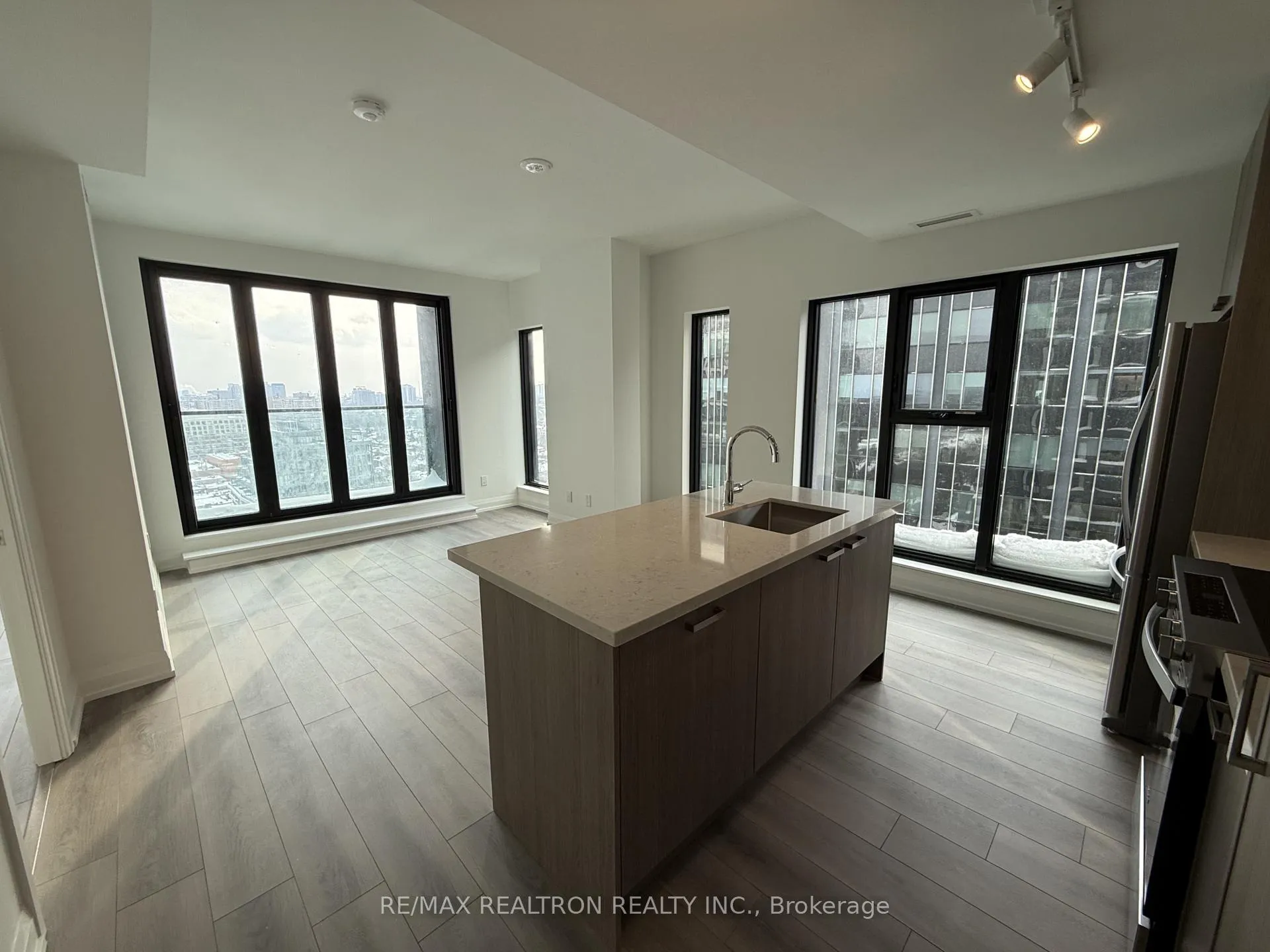 Photo 2 of Unit 1607, 20 Soudan Avenue, Toronto, Mount Pleasant West — HOMEH