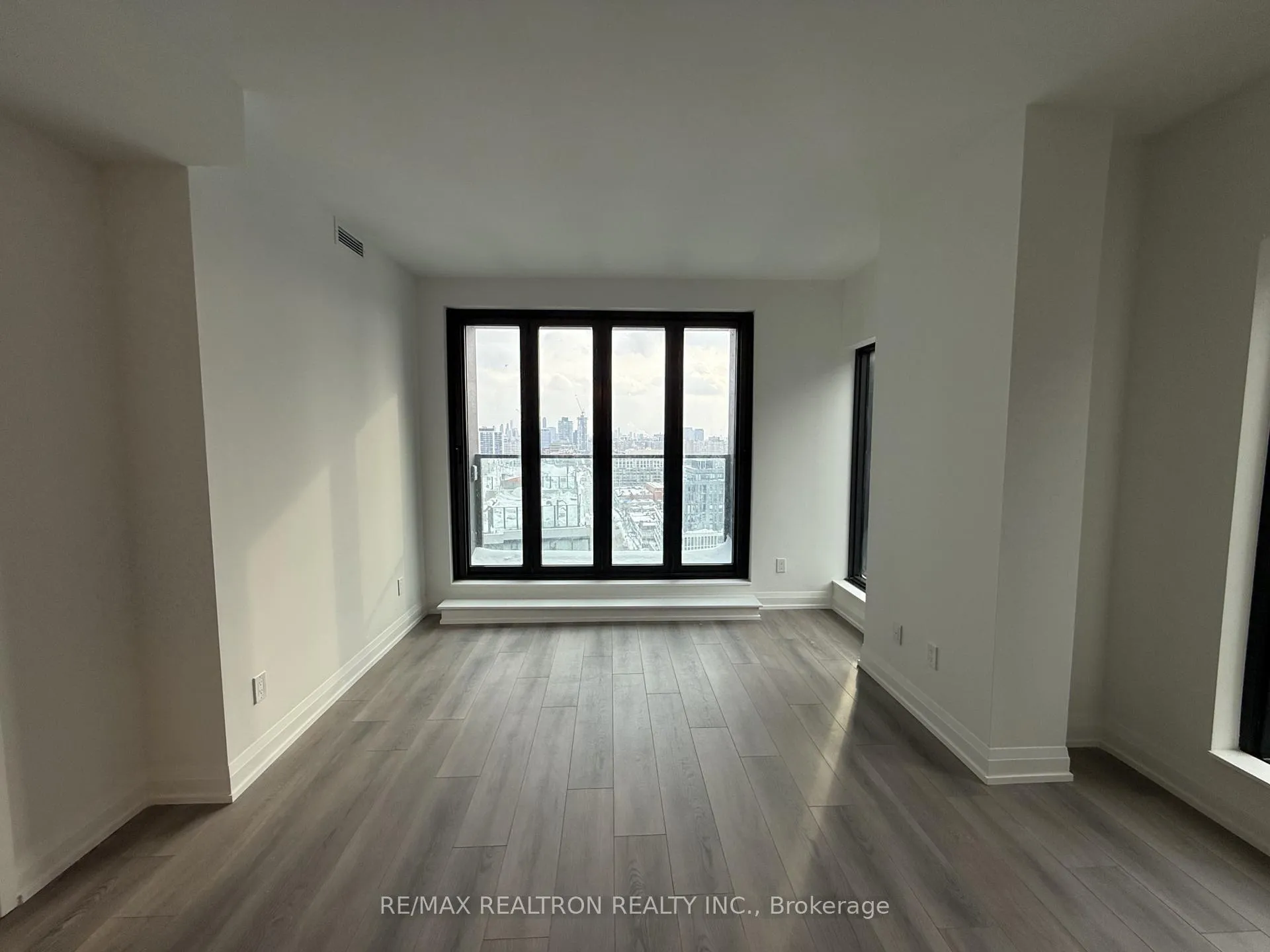 Photo 6 of Unit 1607, 20 Soudan Avenue, Toronto, Mount Pleasant West — HOMEH