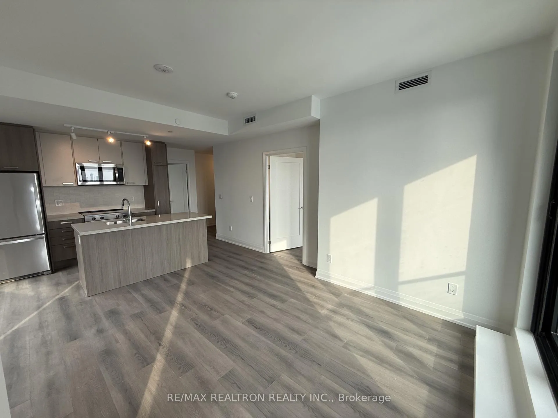 Photo 7 of Unit 1607, 20 Soudan Avenue, Toronto, Mount Pleasant West — HOMEH