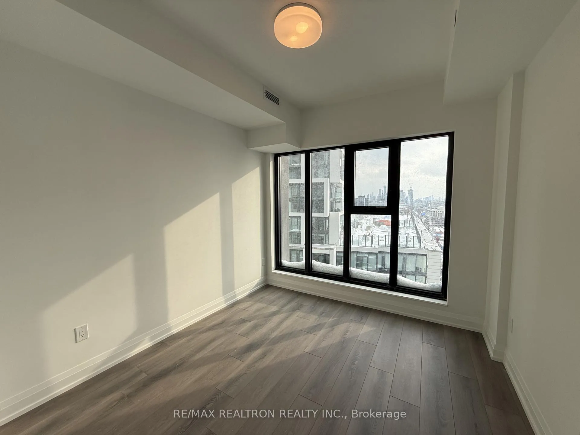 Photo 9 of Unit 1607, 20 Soudan Avenue, Toronto, Mount Pleasant West — HOMEH