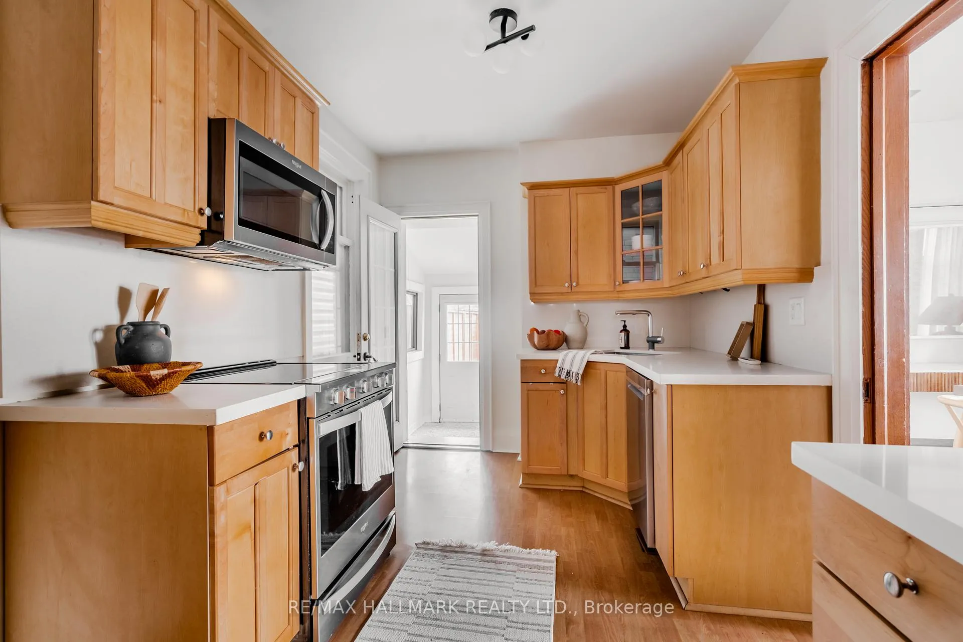 Photo 8 of 2076 Gerrard Street E, Toronto, East End-Danforth — HOMEH