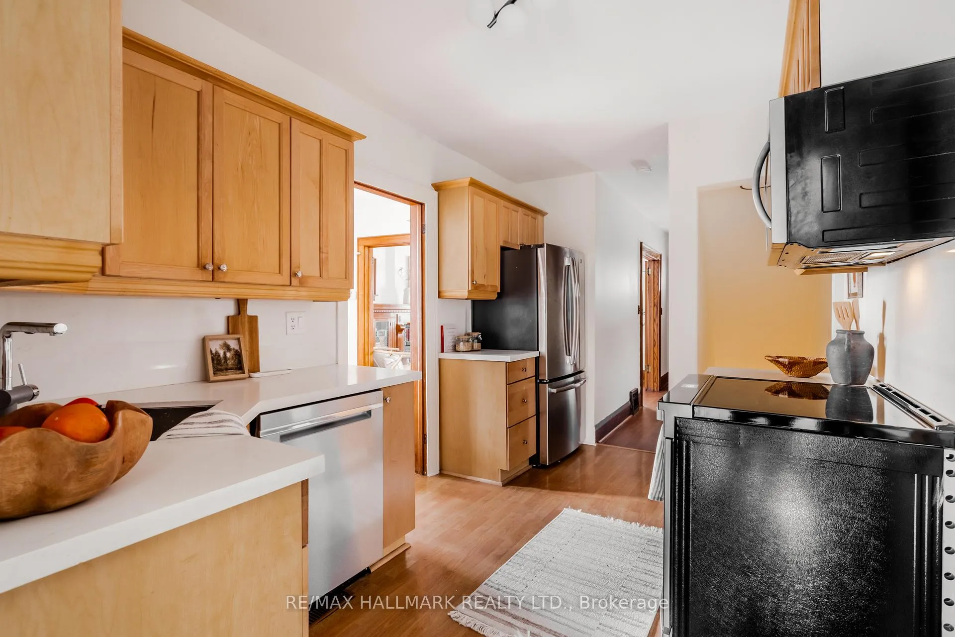 Photo 9 of 2076 Gerrard Street E, Toronto, East End-Danforth — HOMEH