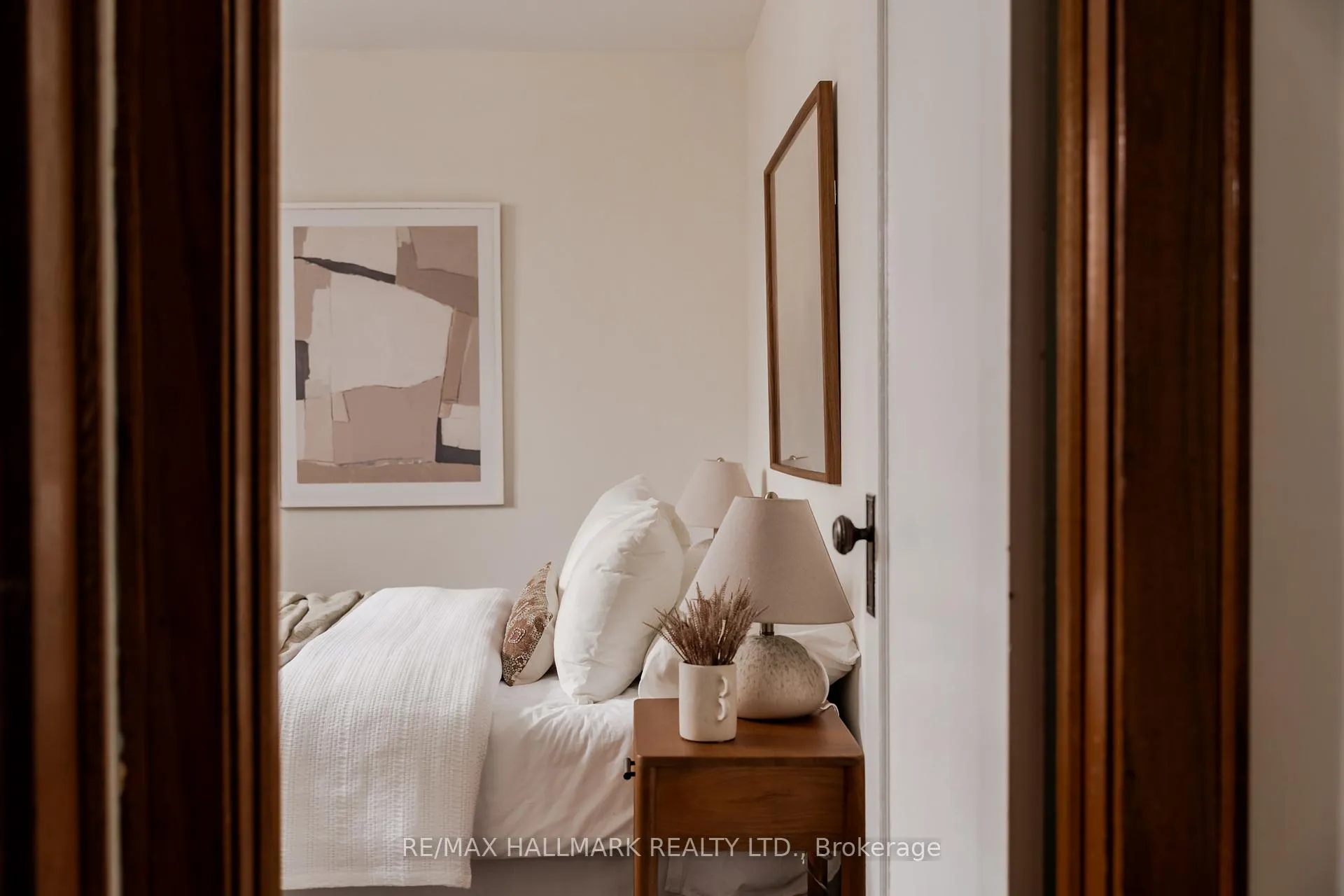 Photo 12 of 2076 Gerrard Street E, Toronto, East End-Danforth — HOMEH