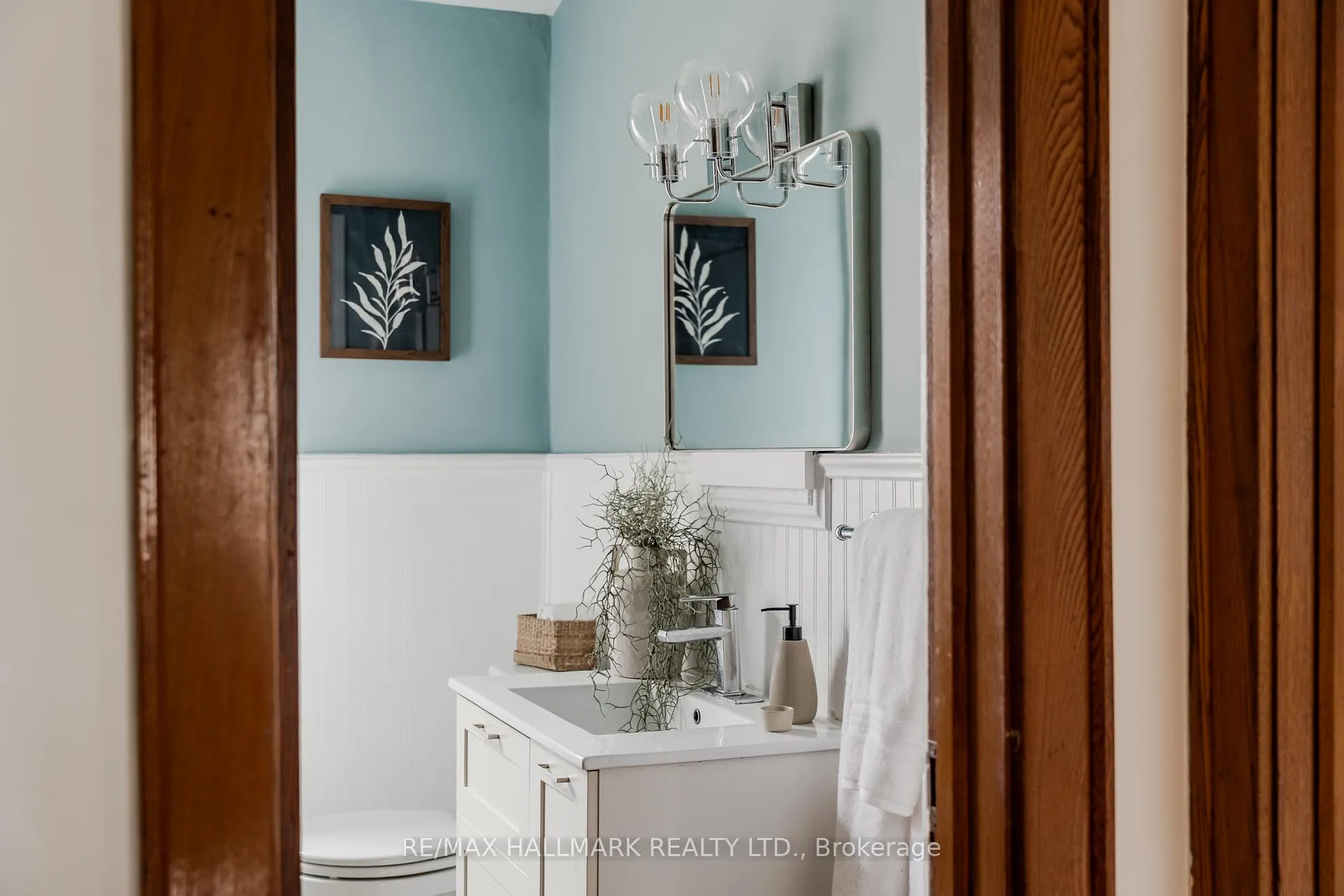 Photo 15 of 2076 Gerrard Street E, Toronto, East End-Danforth — HOMEH