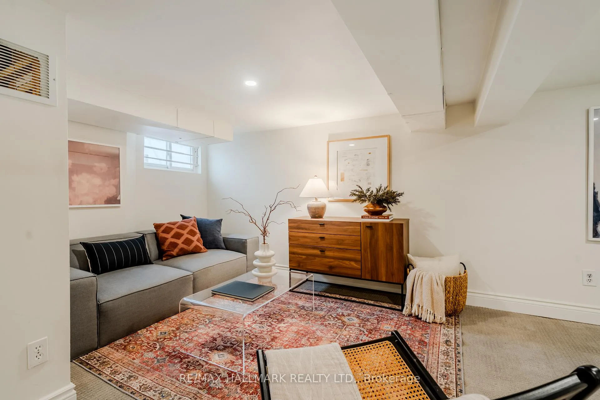 Photo 16 of 2076 Gerrard Street E, Toronto, East End-Danforth — HOMEH