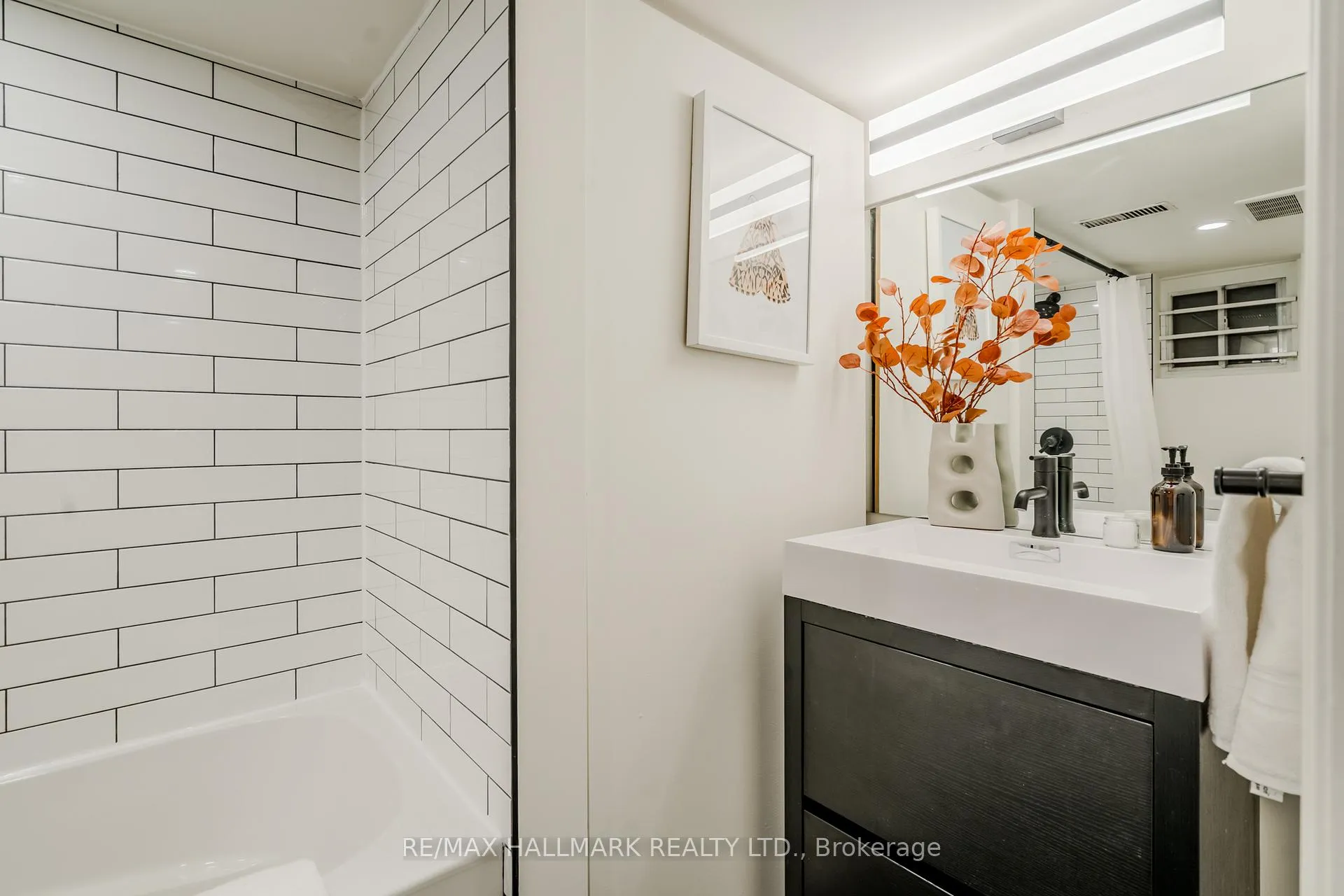 Photo 18 of 2076 Gerrard Street E, Toronto, East End-Danforth — HOMEH