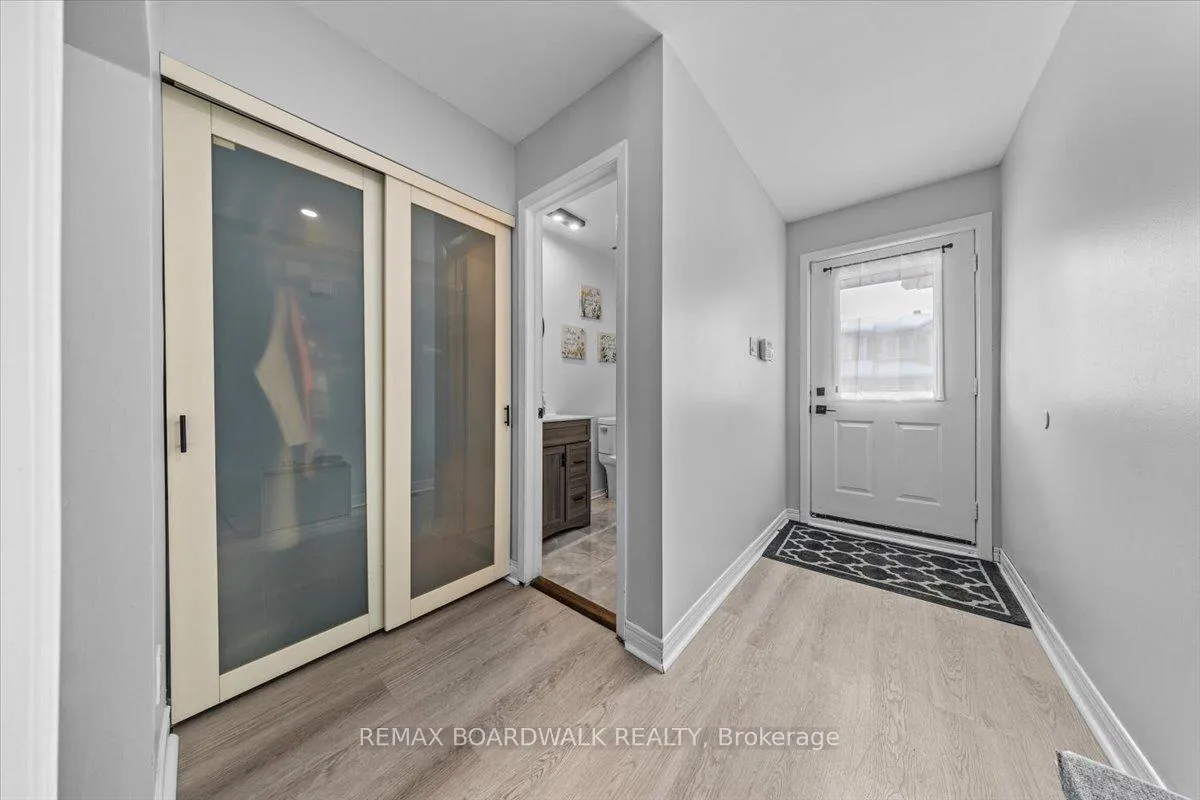 Photo 2 of 294 Valade Crescent, Ottawa, Fallingbrook/Pineridge — HOMEH