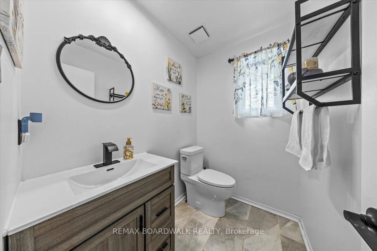 Photo 3 of 294 Valade Crescent, Ottawa, Fallingbrook/Pineridge — HOMEH