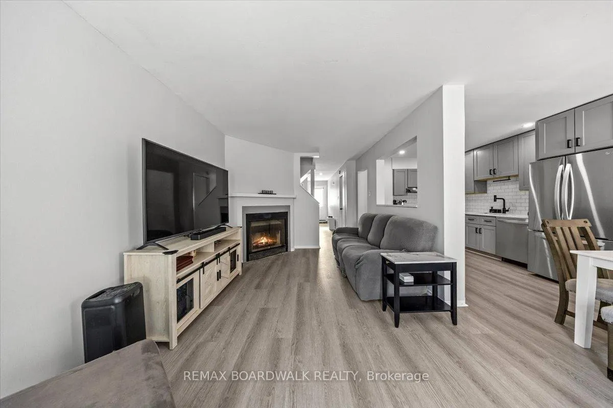 Photo 6 of 294 Valade Crescent, Ottawa, Fallingbrook/Pineridge — HOMEH