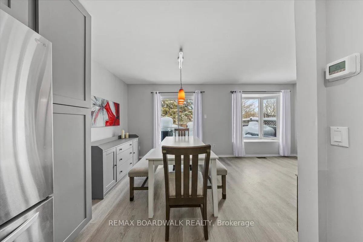 Photo 9 of 294 Valade Crescent, Ottawa, Fallingbrook/Pineridge — HOMEH