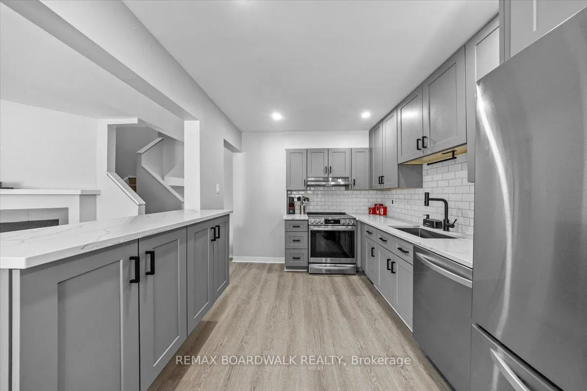 Photo 10 of 294 Valade Crescent, Ottawa, Fallingbrook/Pineridge — HOMEH
