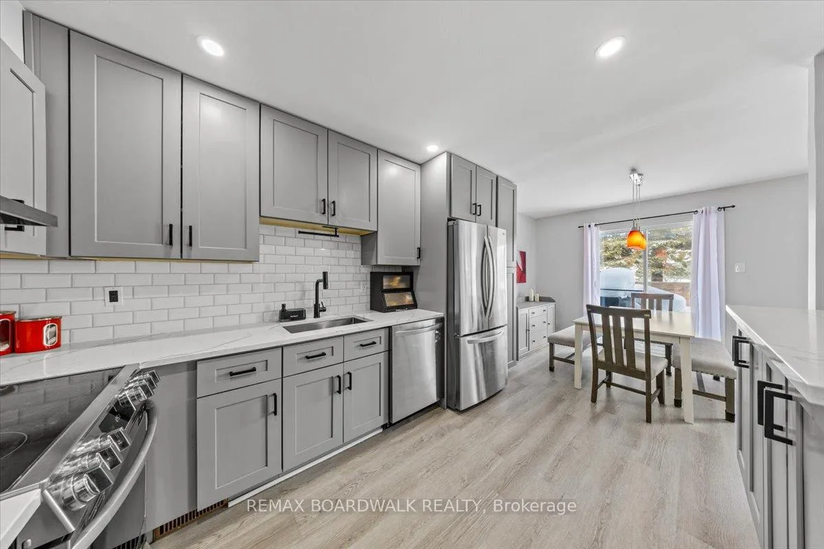 Photo 12 of 294 Valade Crescent, Ottawa, Fallingbrook/Pineridge — HOMEH