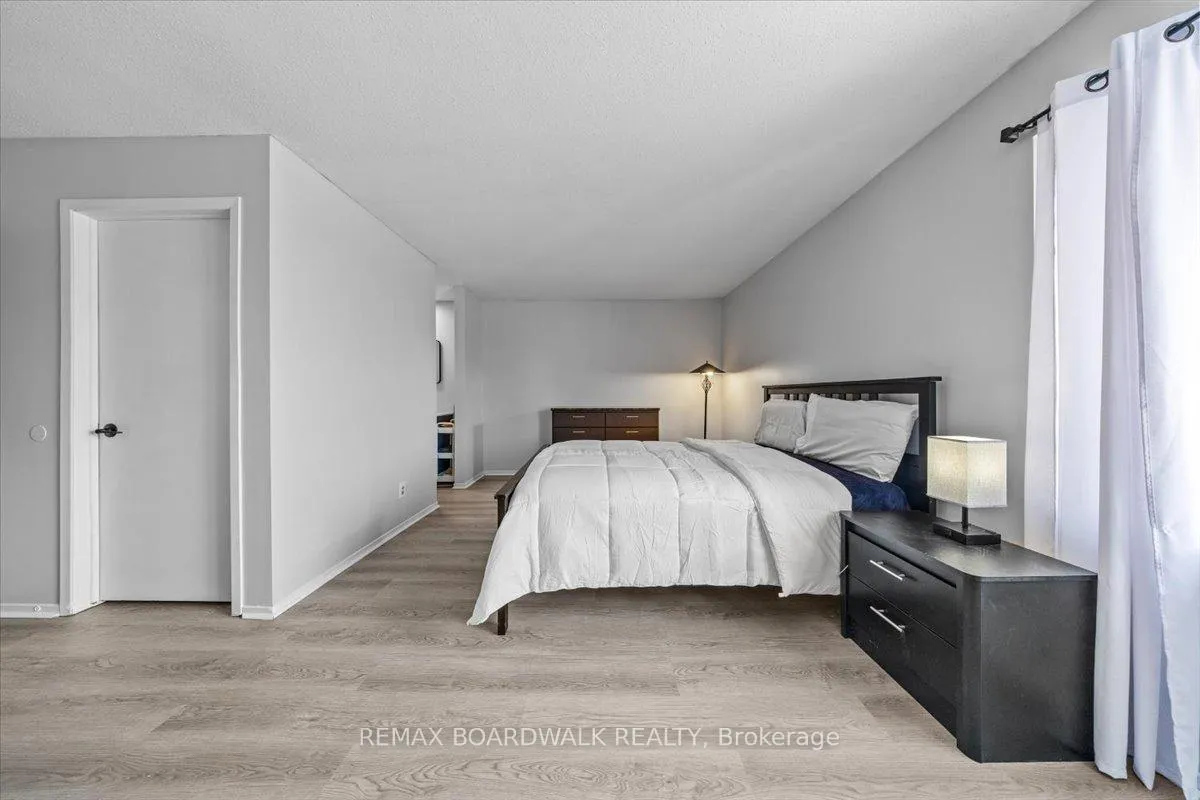 Photo 18 of 294 Valade Crescent, Ottawa, Fallingbrook/Pineridge — HOMEH