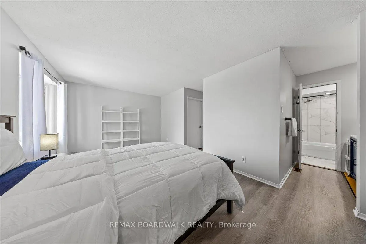 Photo 19 of 294 Valade Crescent, Ottawa, Fallingbrook/Pineridge — HOMEH